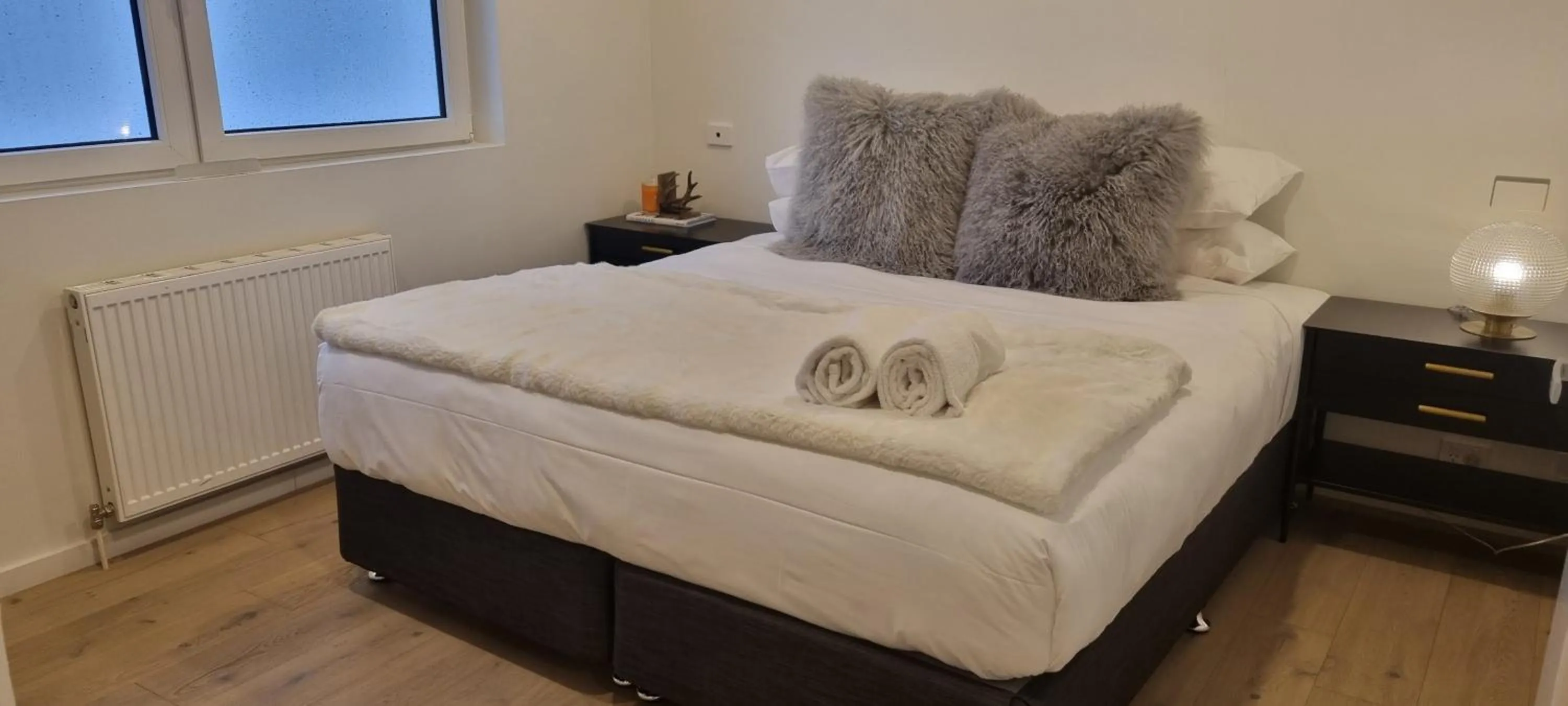 Bed in Cedarwood Apartments