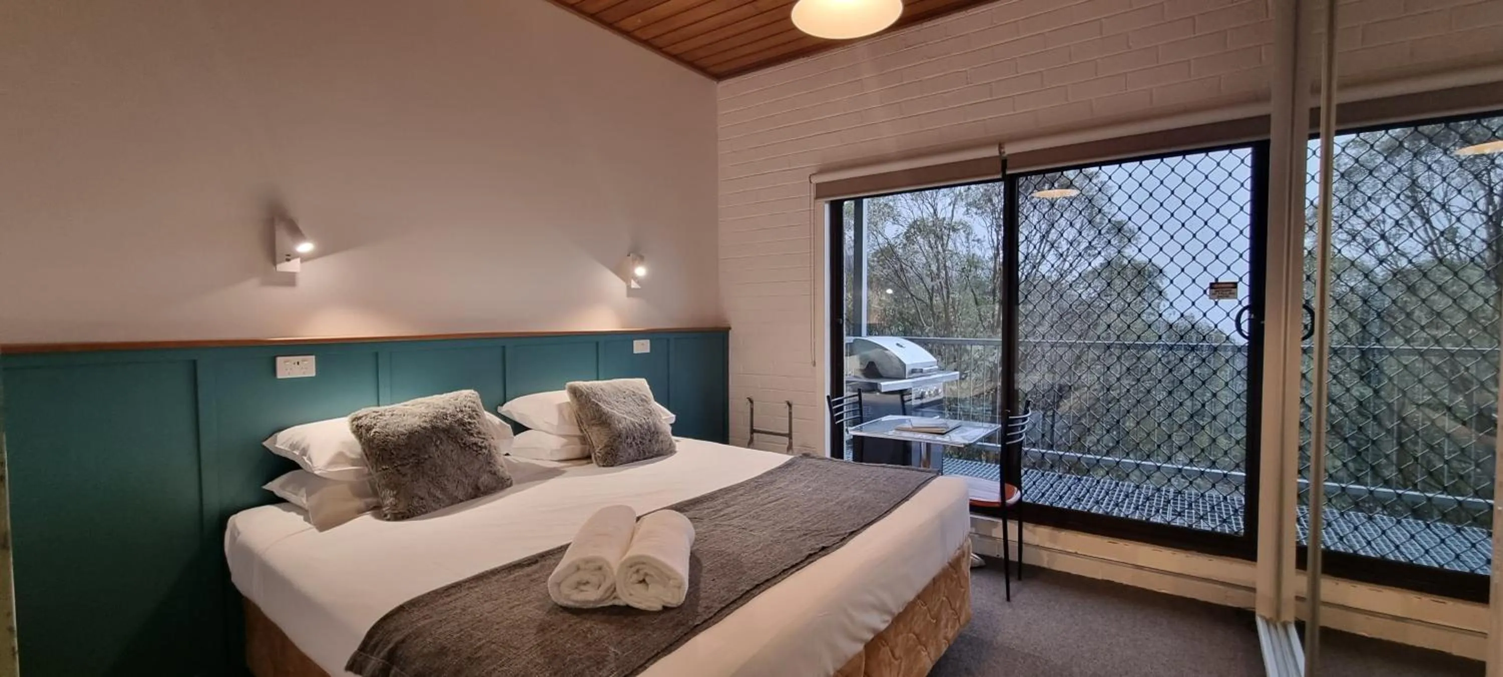 Bed in Cedarwood Apartments