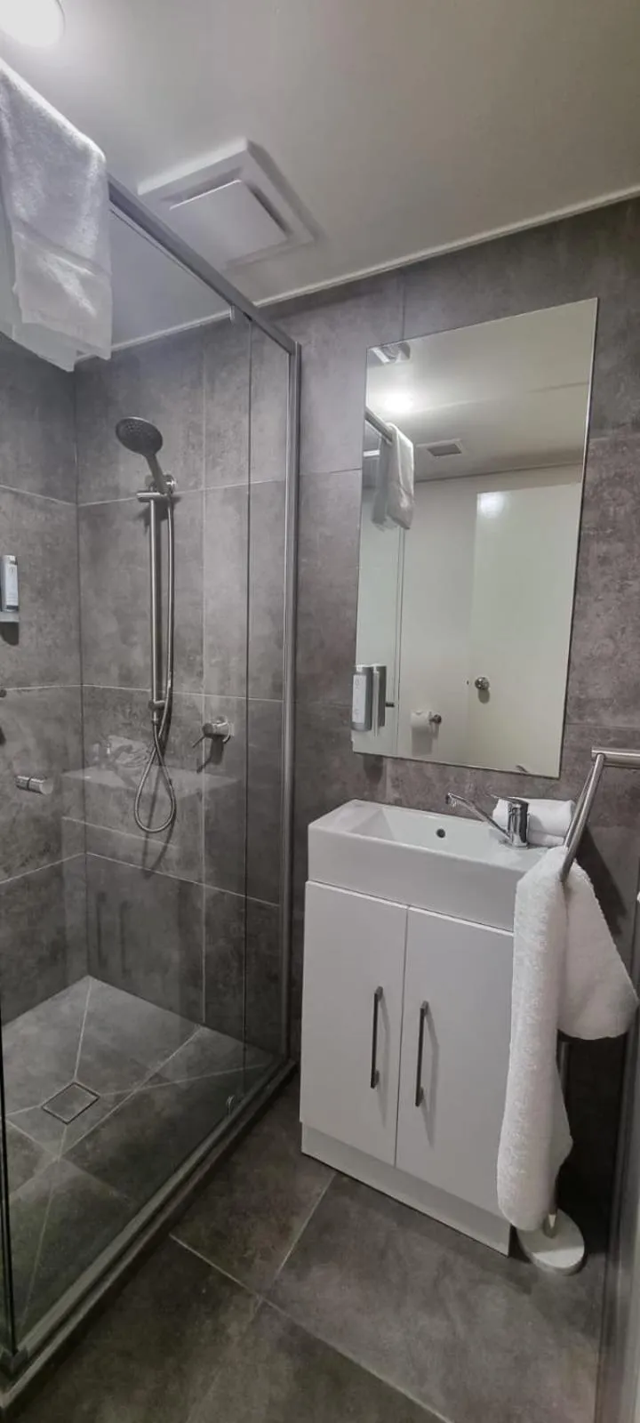 Cedarwood Apartments