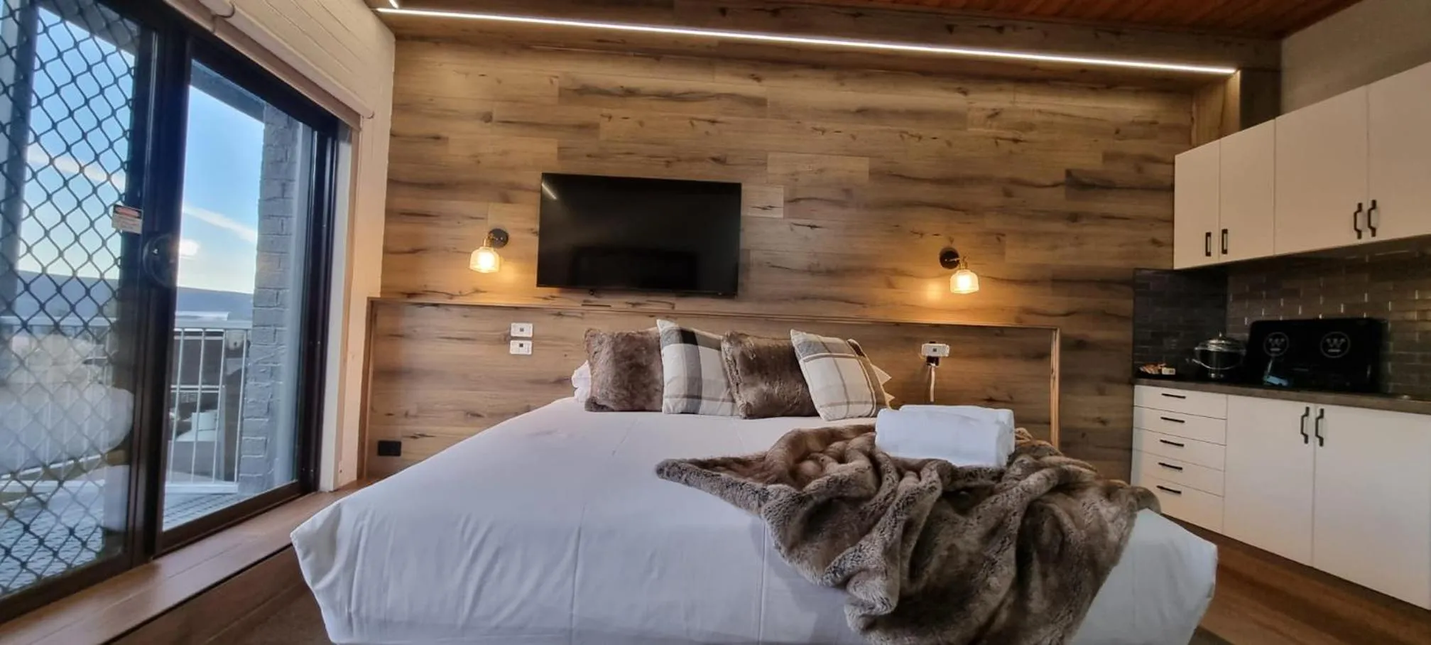Bed in Cedarwood Apartments