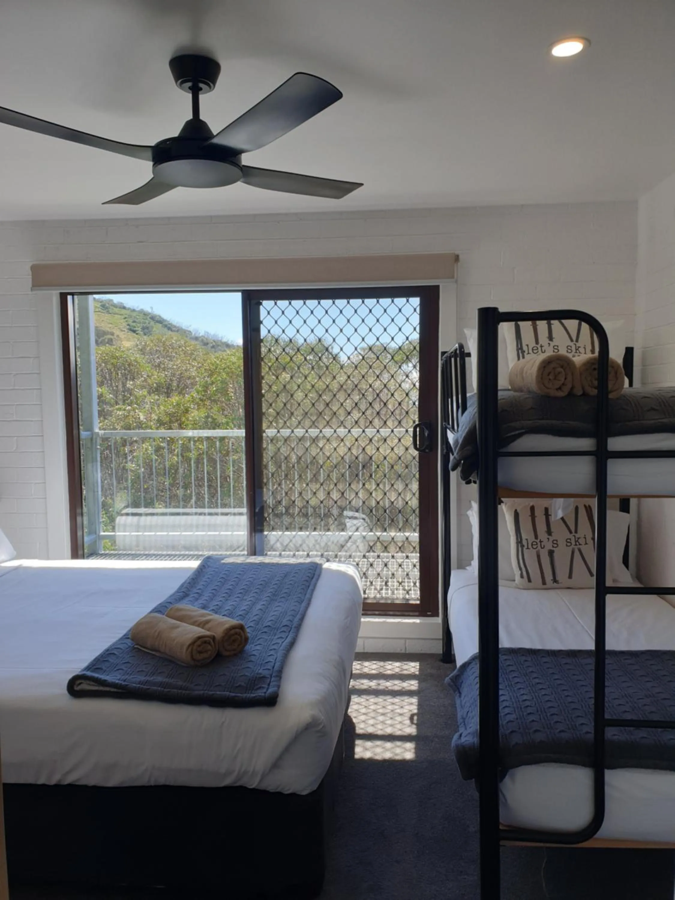 Bed in Cedarwood Apartments