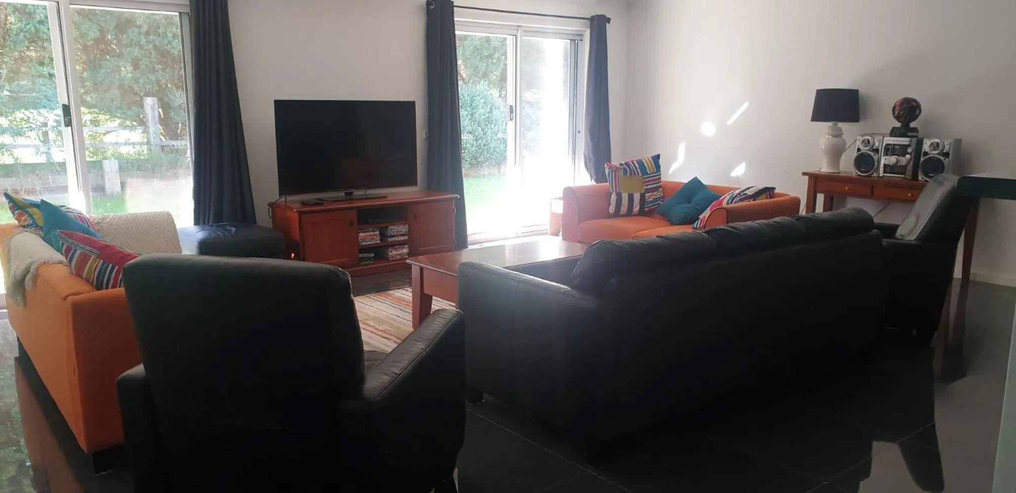 TV and multimedia in Dixiglen Farm