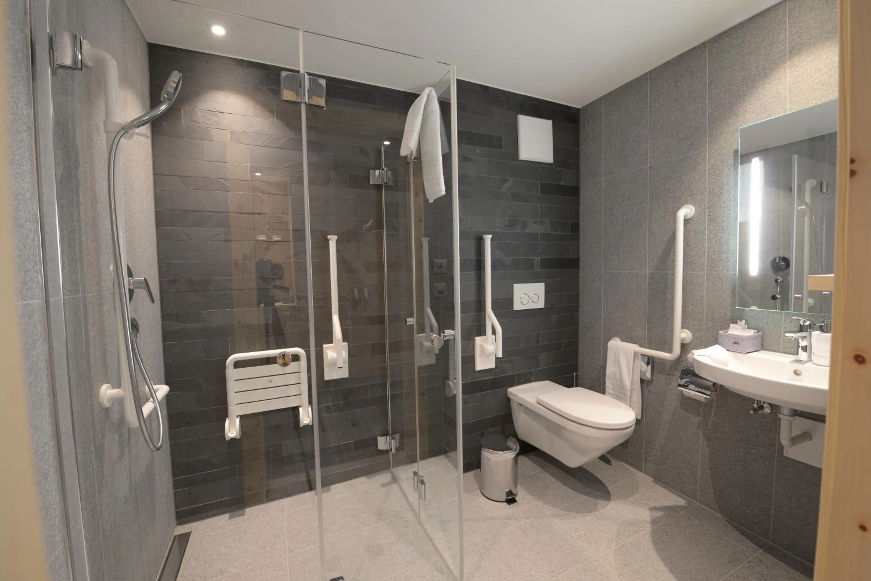 Bathroom in Alpenhotel Fleurs de Zermatt