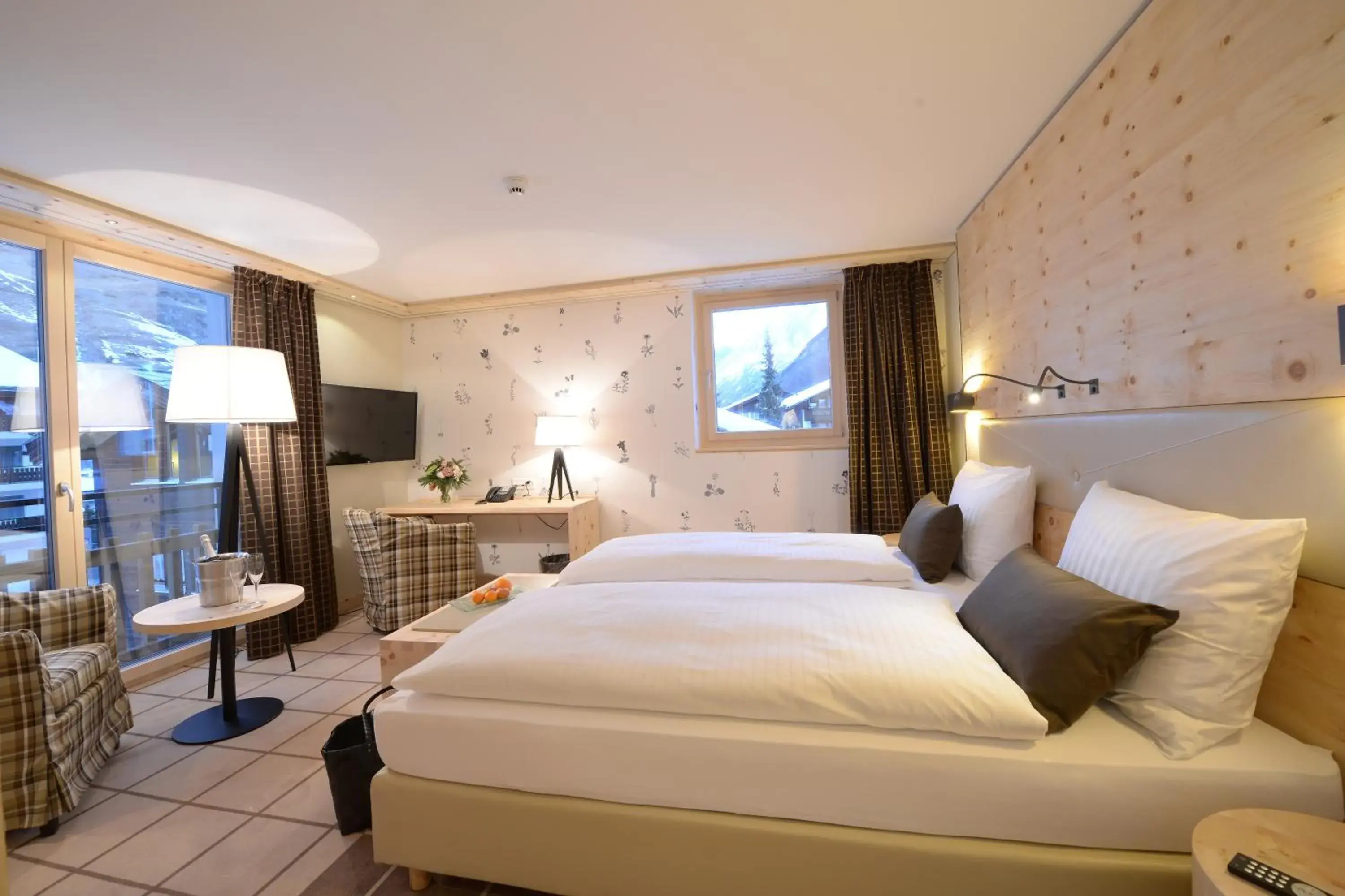 Bed in Alpenhotel Fleurs de Zermatt Bed in Alpenhotel Fleurs de Zermatt