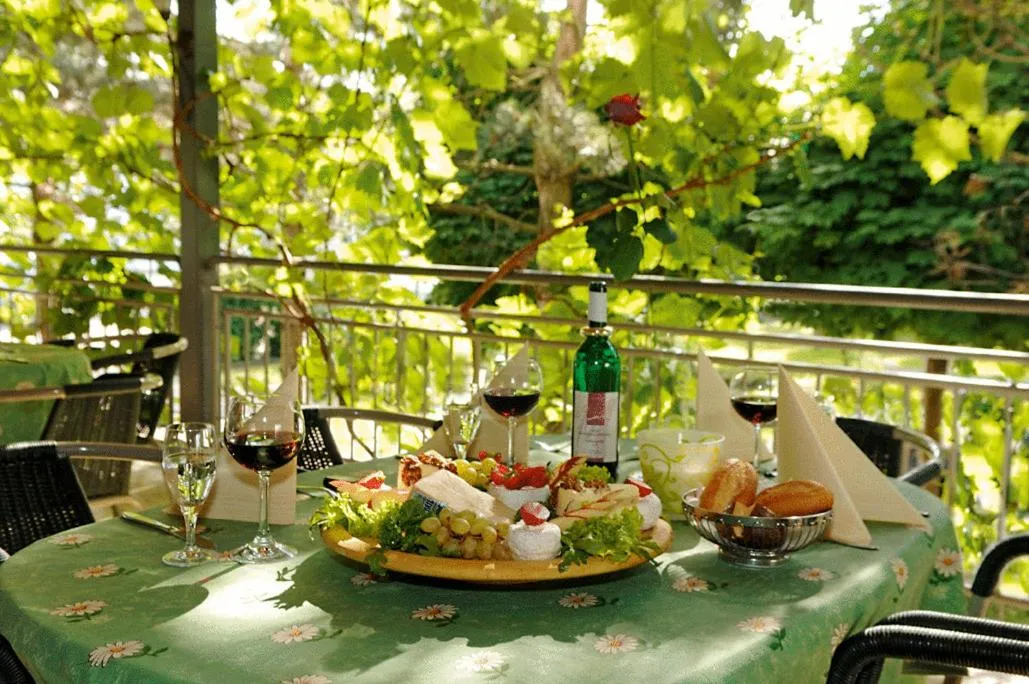 Restaurant/places to eat in Eichenhof Hotel GbR