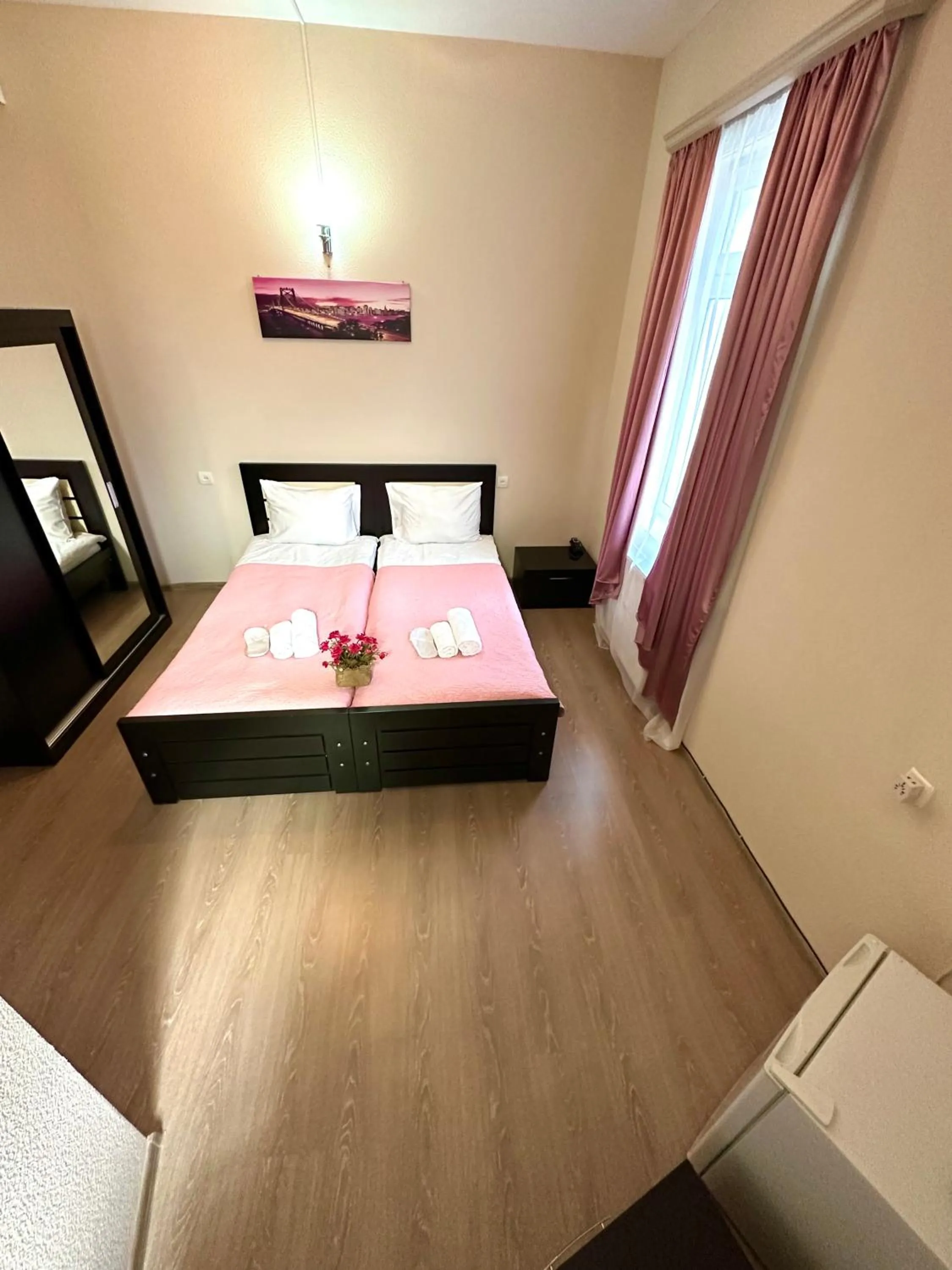 Photo of the whole room, Bed in Qeroli old town