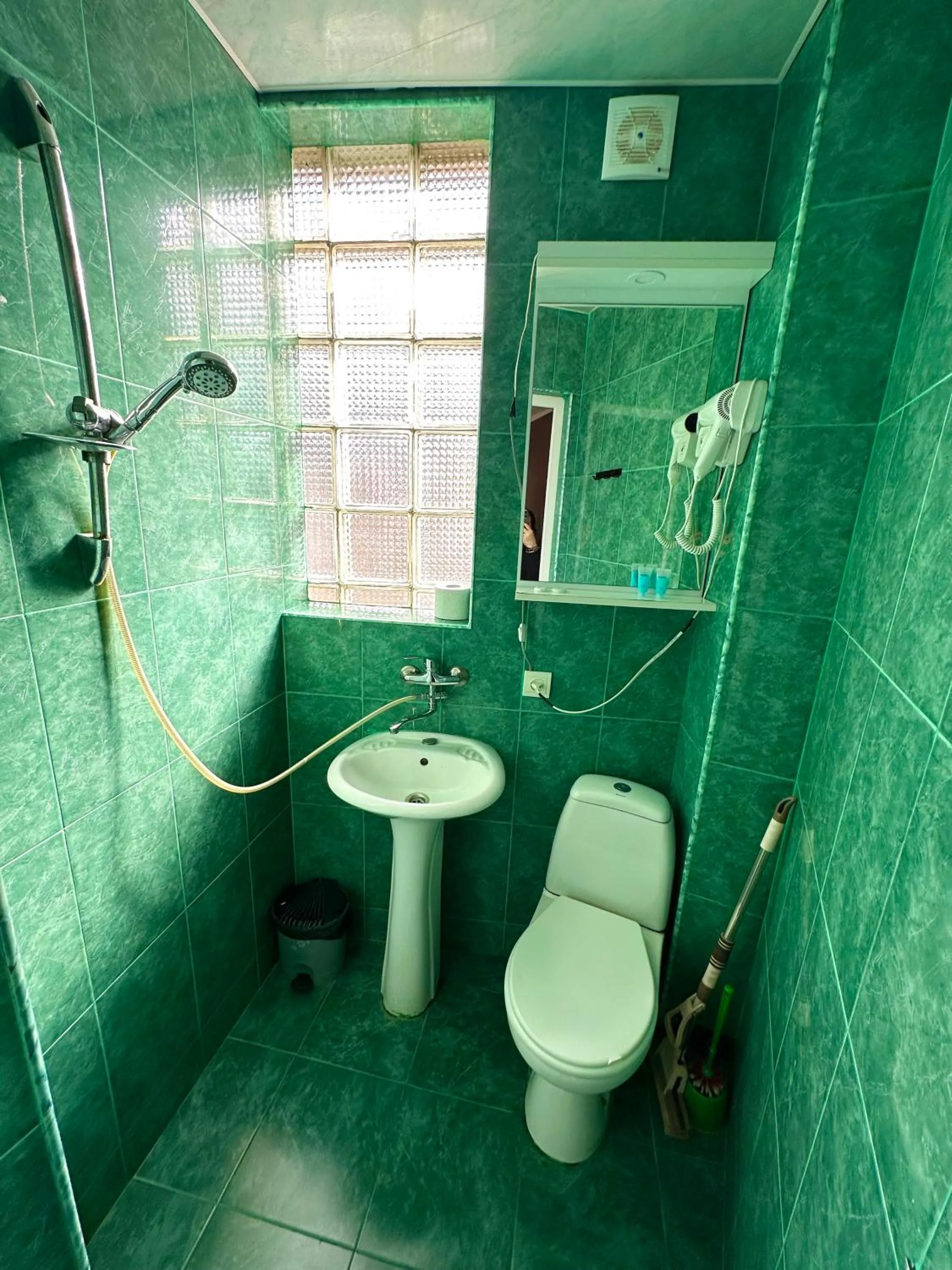 Bathroom in Qeroli old town