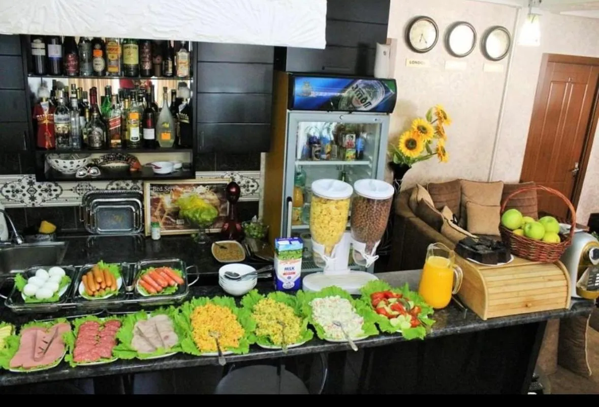 Food in Qeroli old town