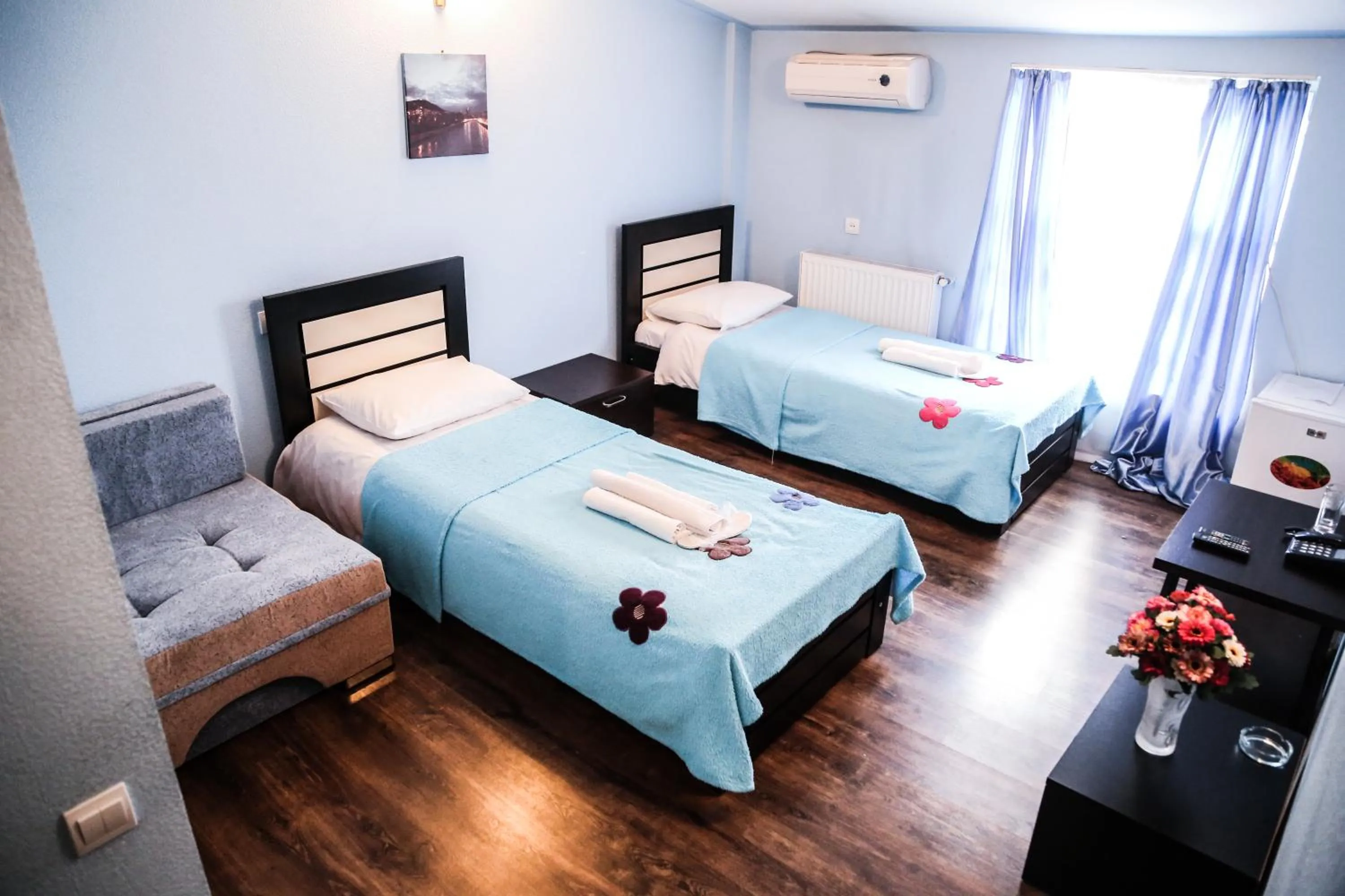 Photo of the whole room, Bed in Qeroli old town