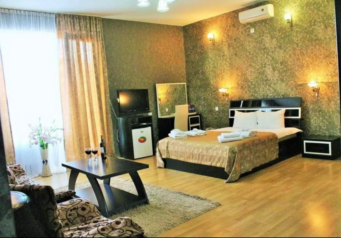 Photo of the whole room, Bed in Qeroli old town