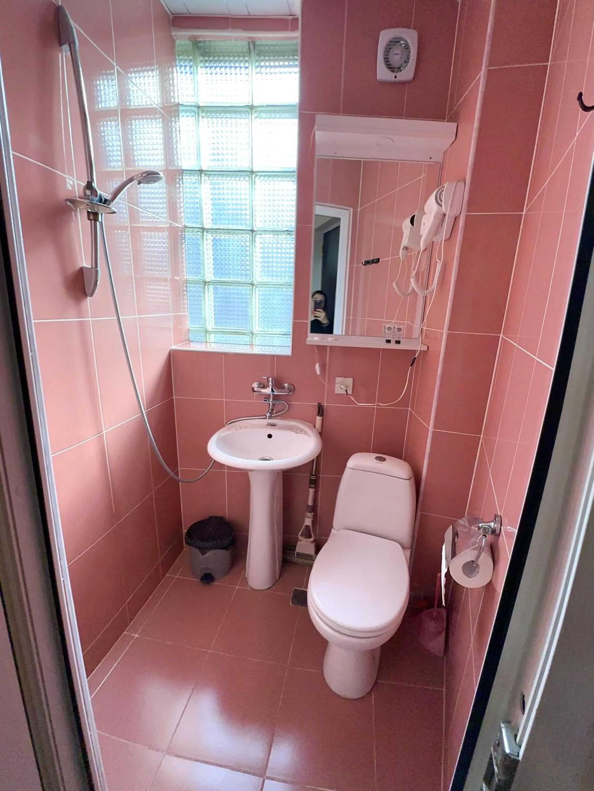 Bathroom in Qeroli old town