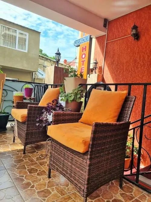 Seating area in Qeroli old town