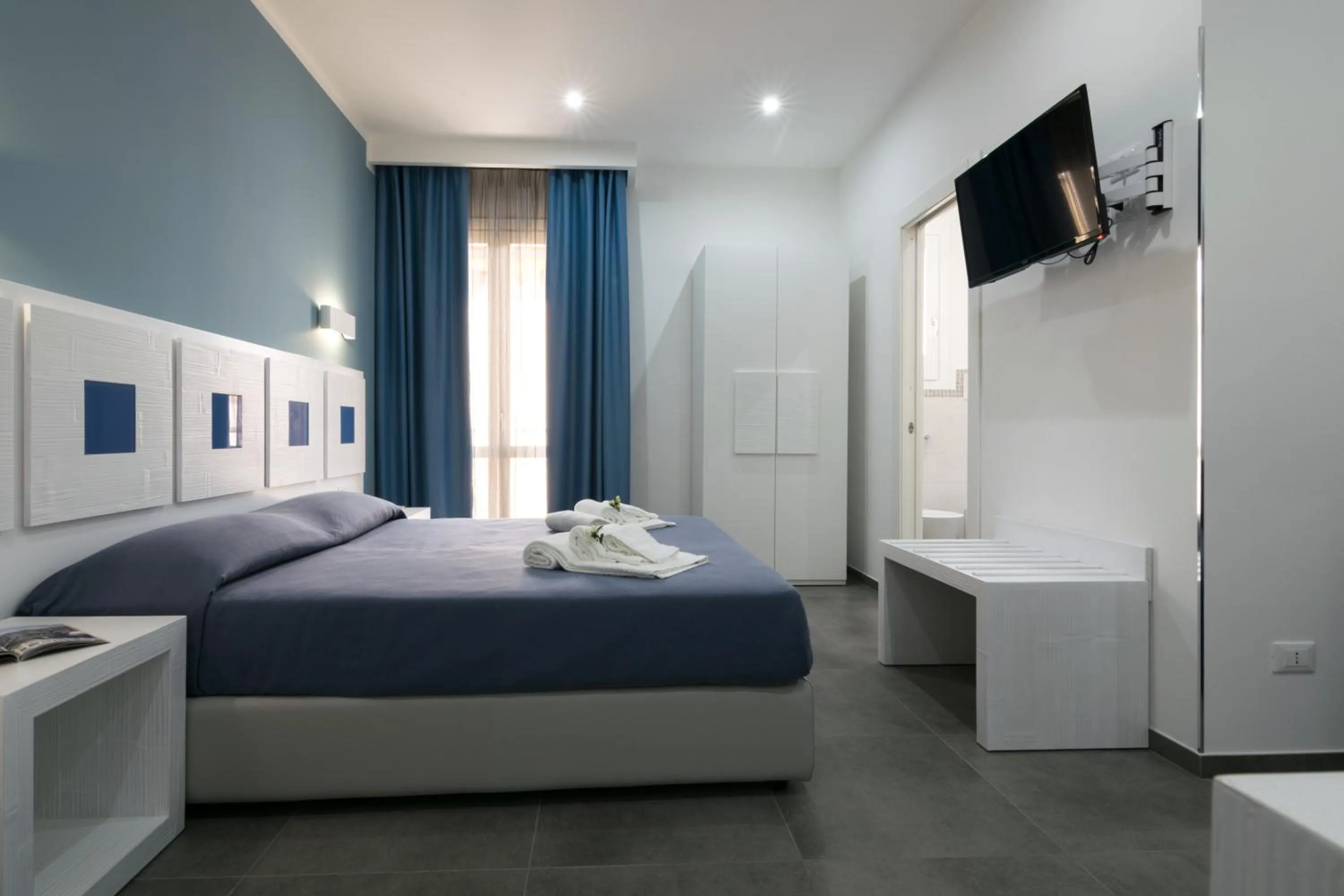 TV and multimedia, Bed in Pharos