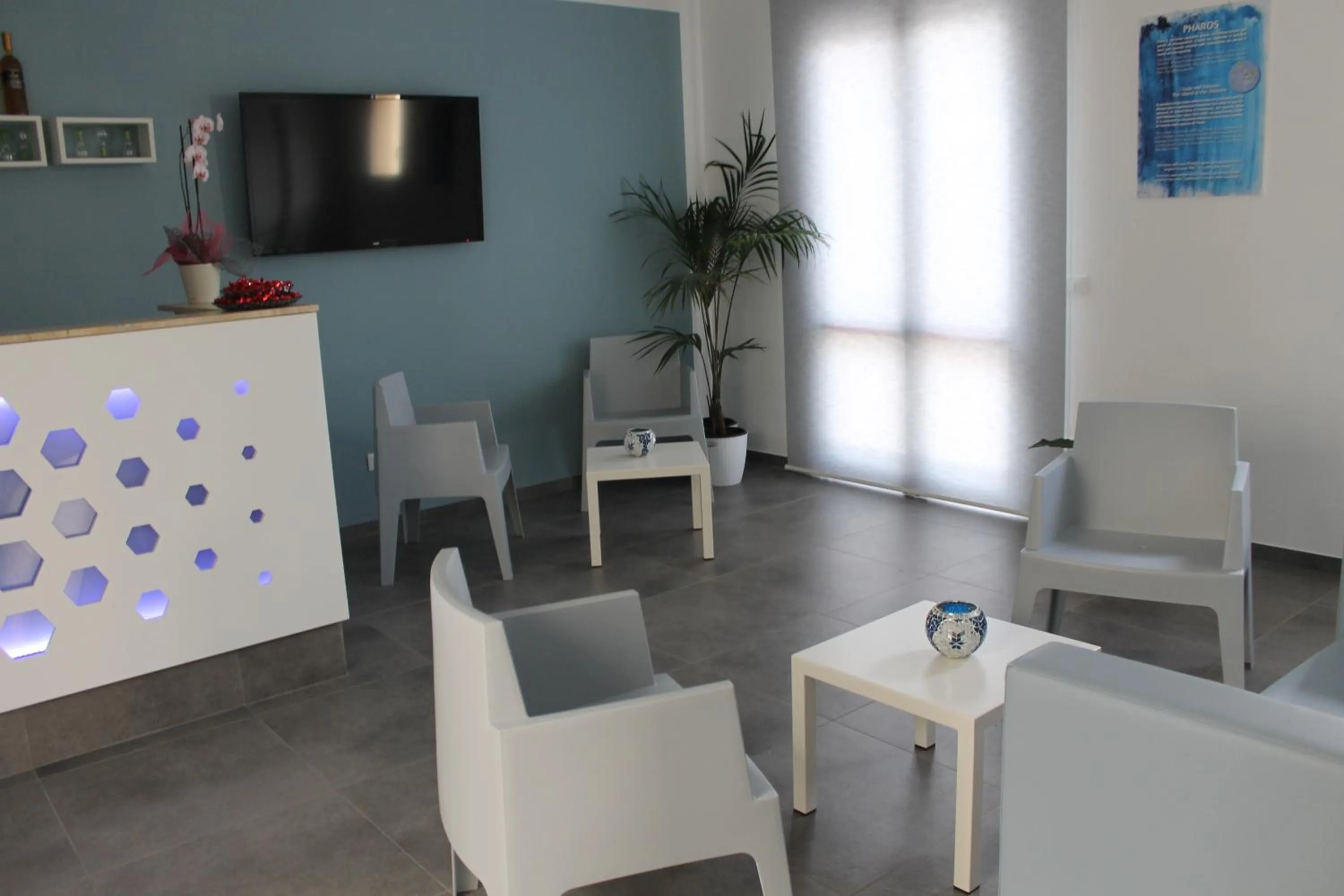 Communal lounge/ TV room in Pharos