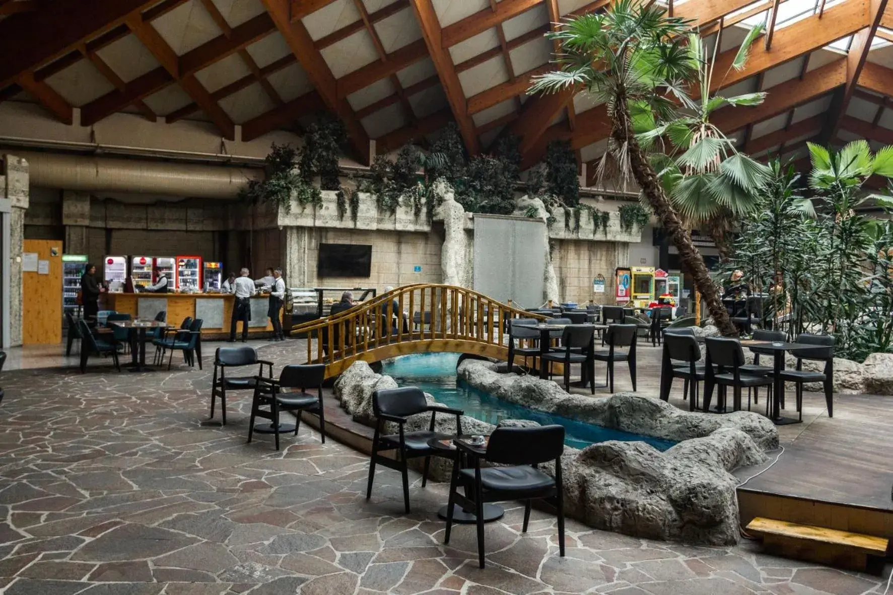 Lounge or bar in Hotel Hills Sarajevo Congress & Thermal Spa Resort Lounge or bar in Hotel Hills Sarajevo Congress & Thermal Spa Resort