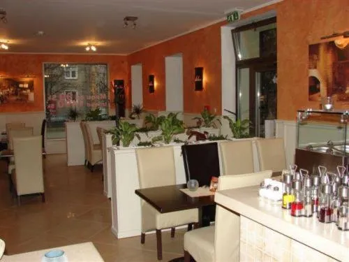 Restaurant/places to eat in Hotel Galileo