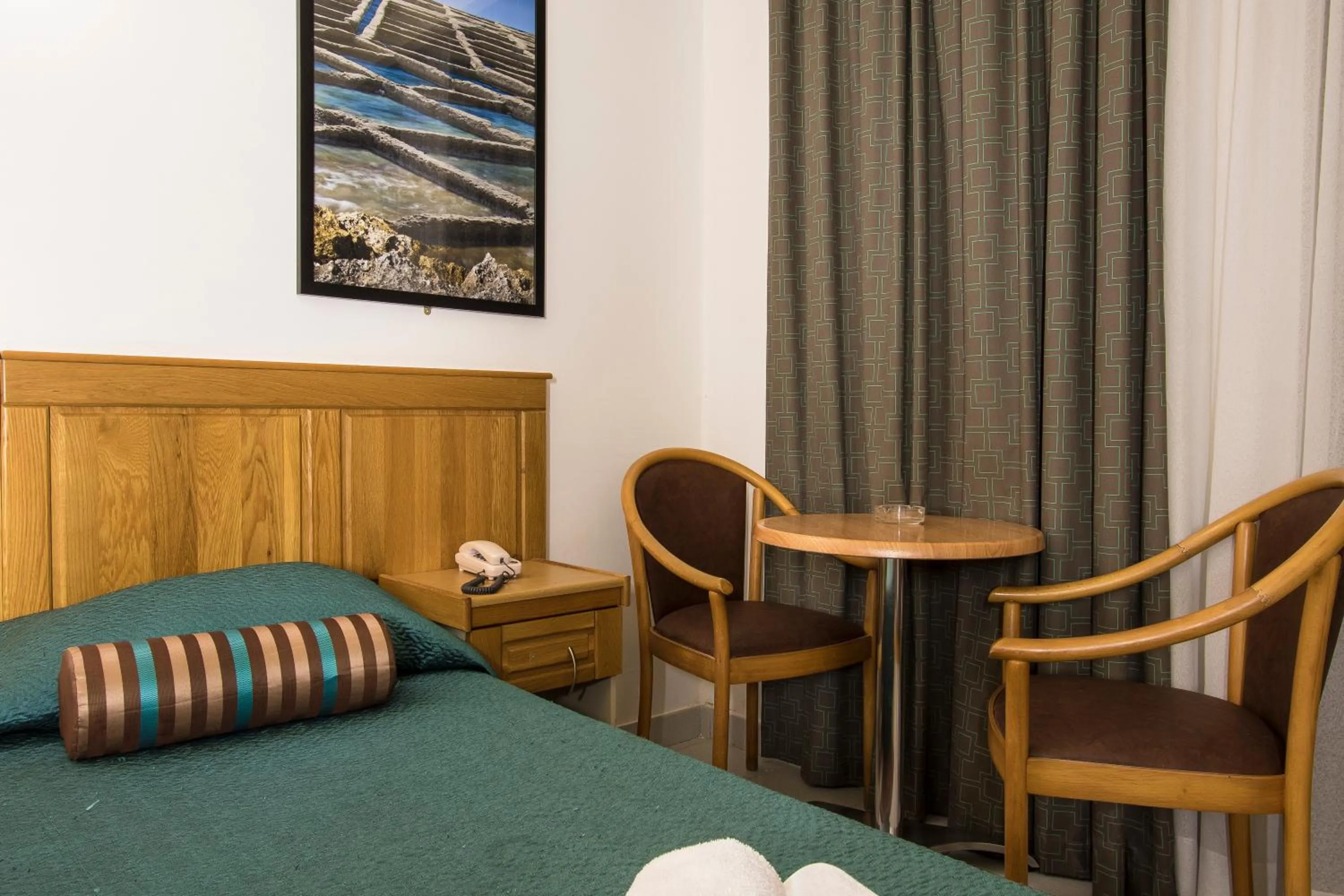 Single Room in Canifor Hotel