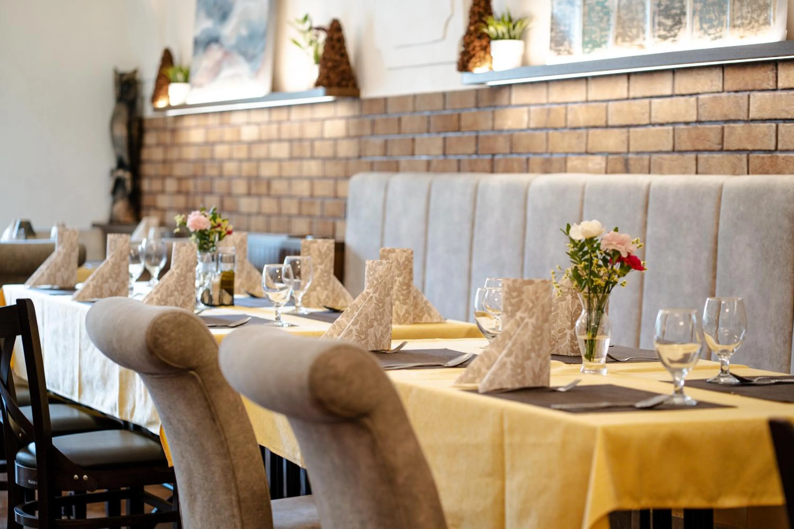 Restaurant/places to eat in Hotel Arkada