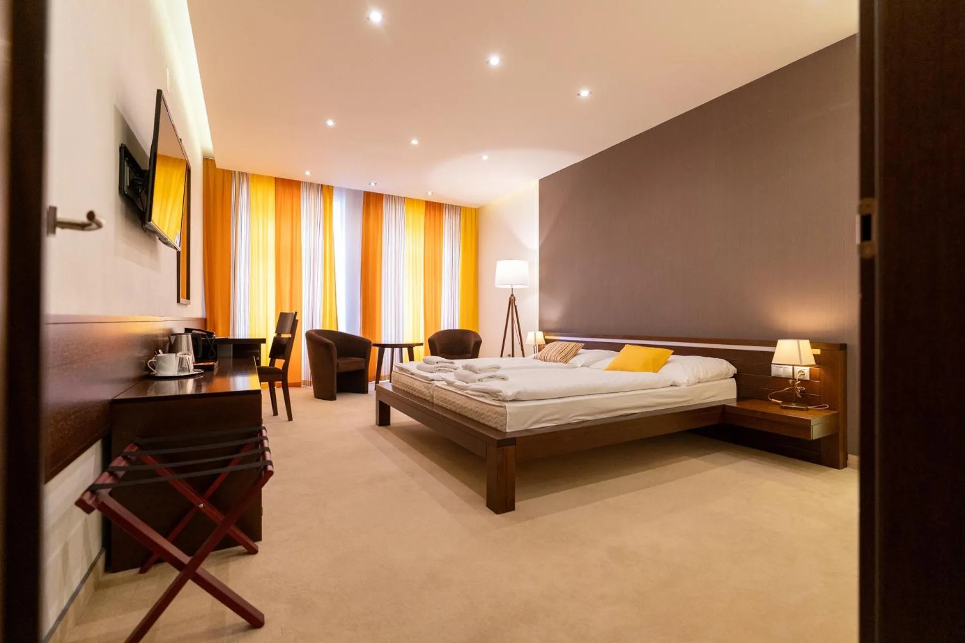 Living room, Bed in Hotel Arkada