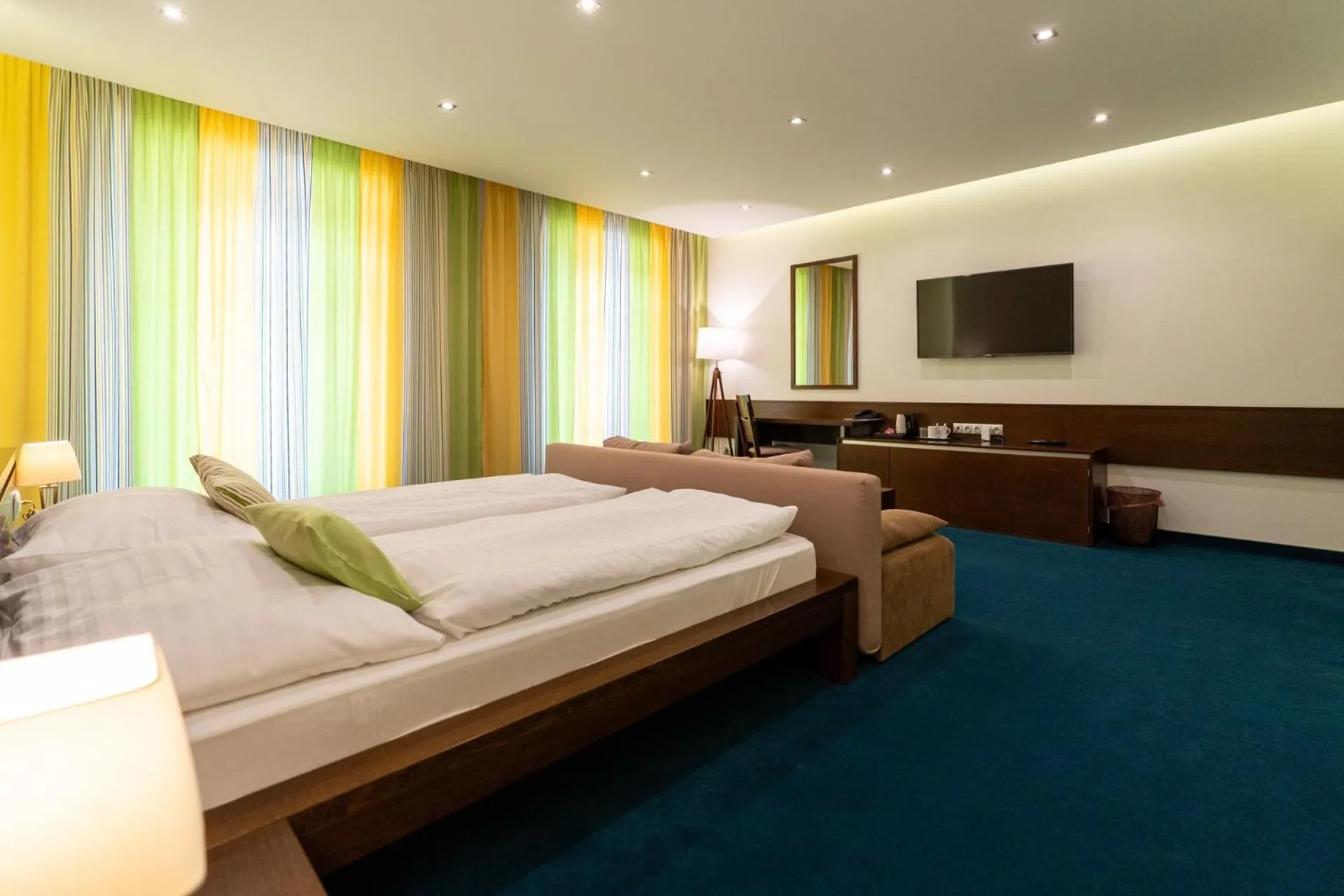 TV and multimedia, Bed in Hotel Arkada