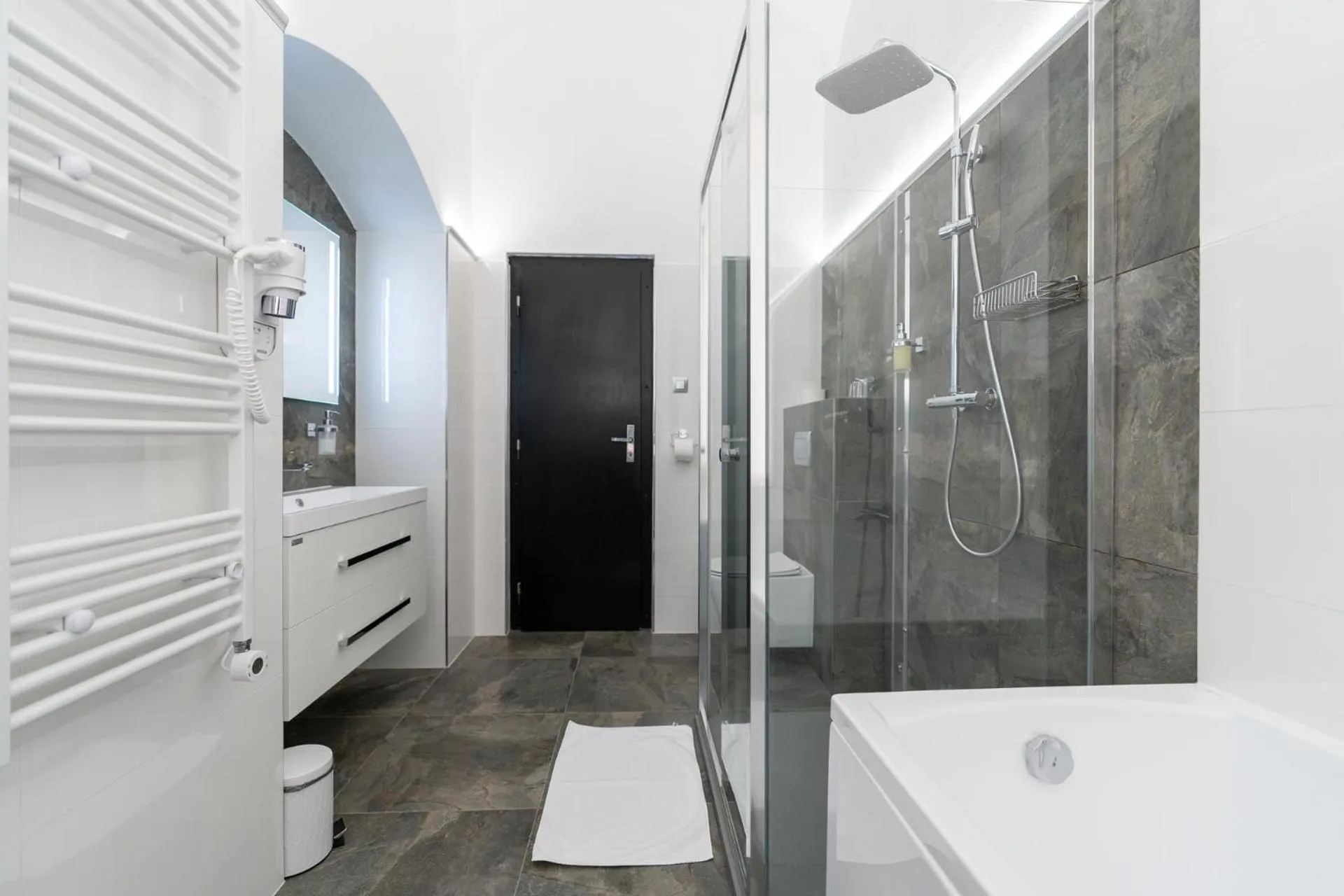 Shower in Hotel Arkada