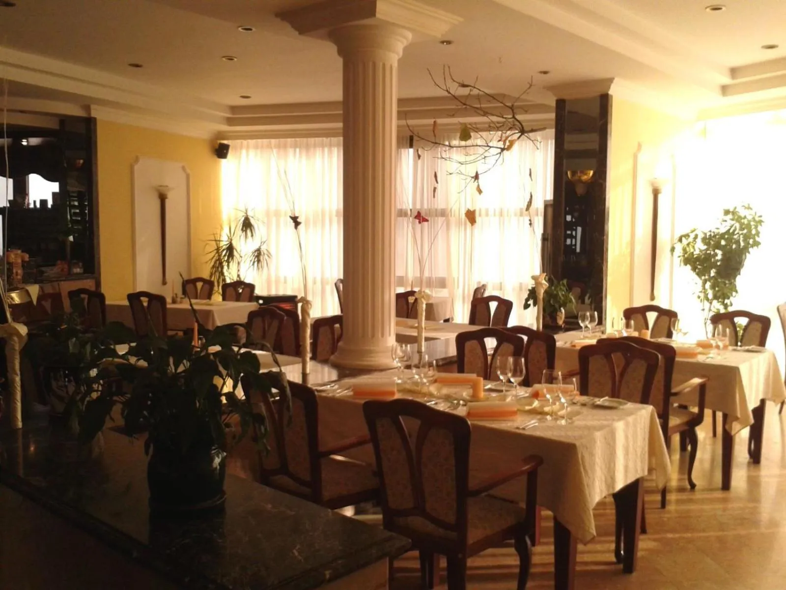 Restaurant/Places to Eat in Bellevue Hotel and Resort