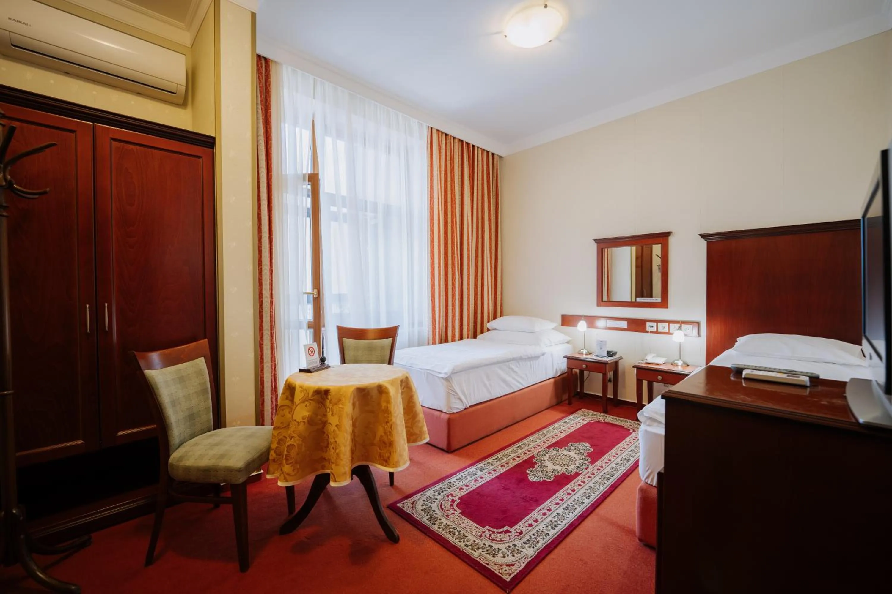 Balcony/Terrace, Bed in Boutique Hotel Maraton