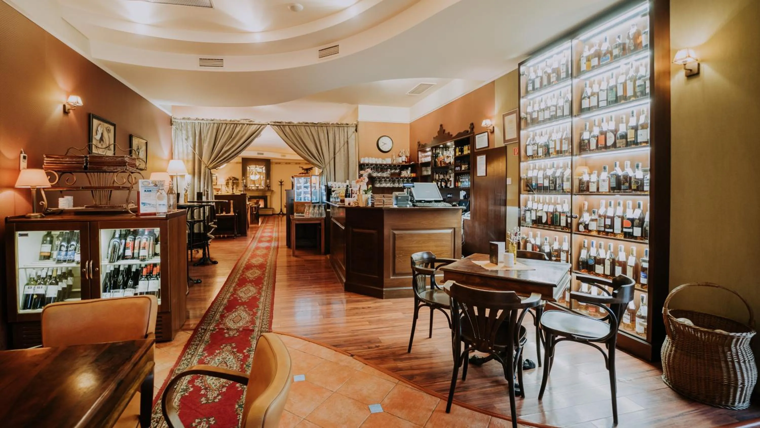 Restaurant/places to eat in Boutique Hotel Maraton