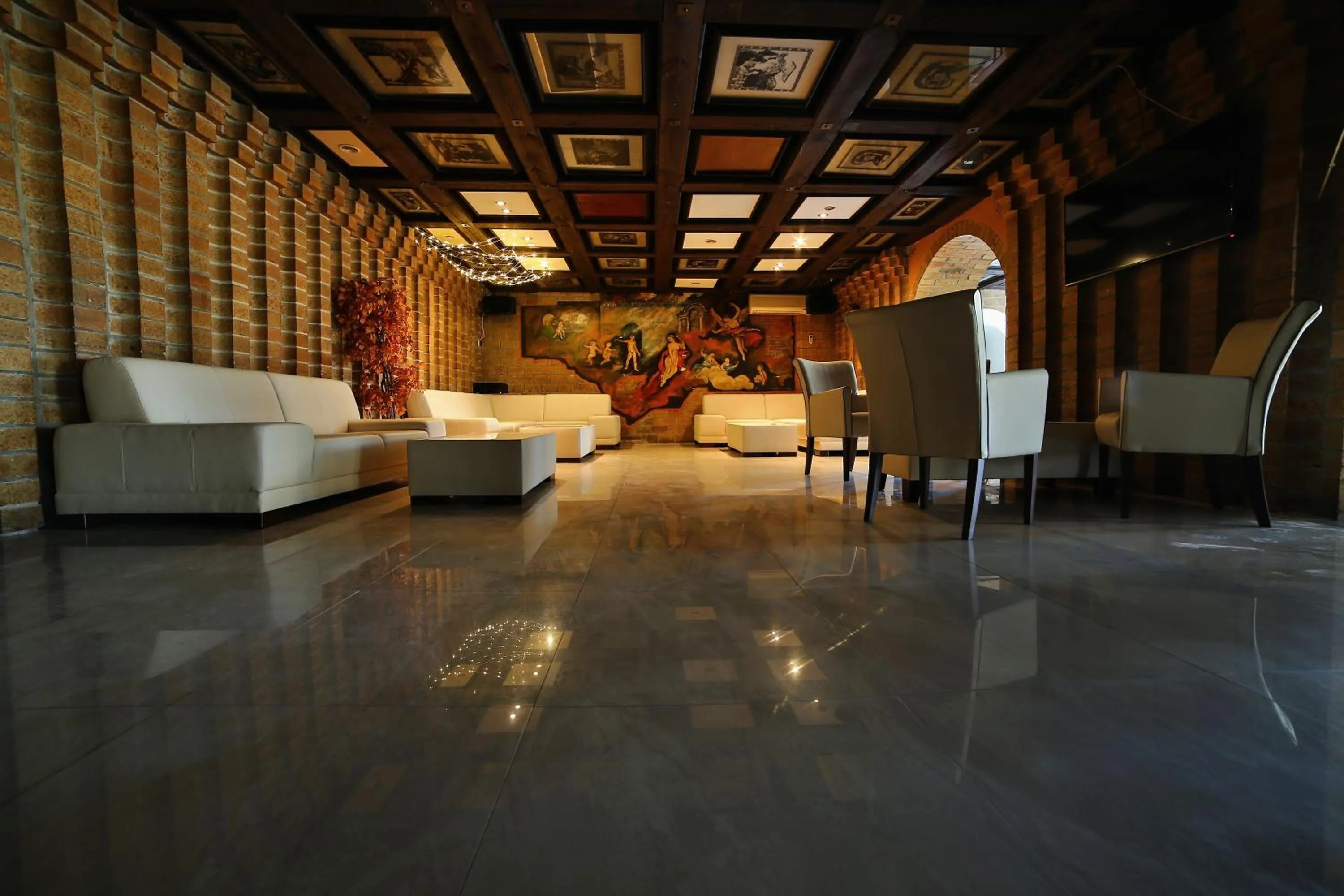 Communal lounge/ TV room in Penzion Benatky
