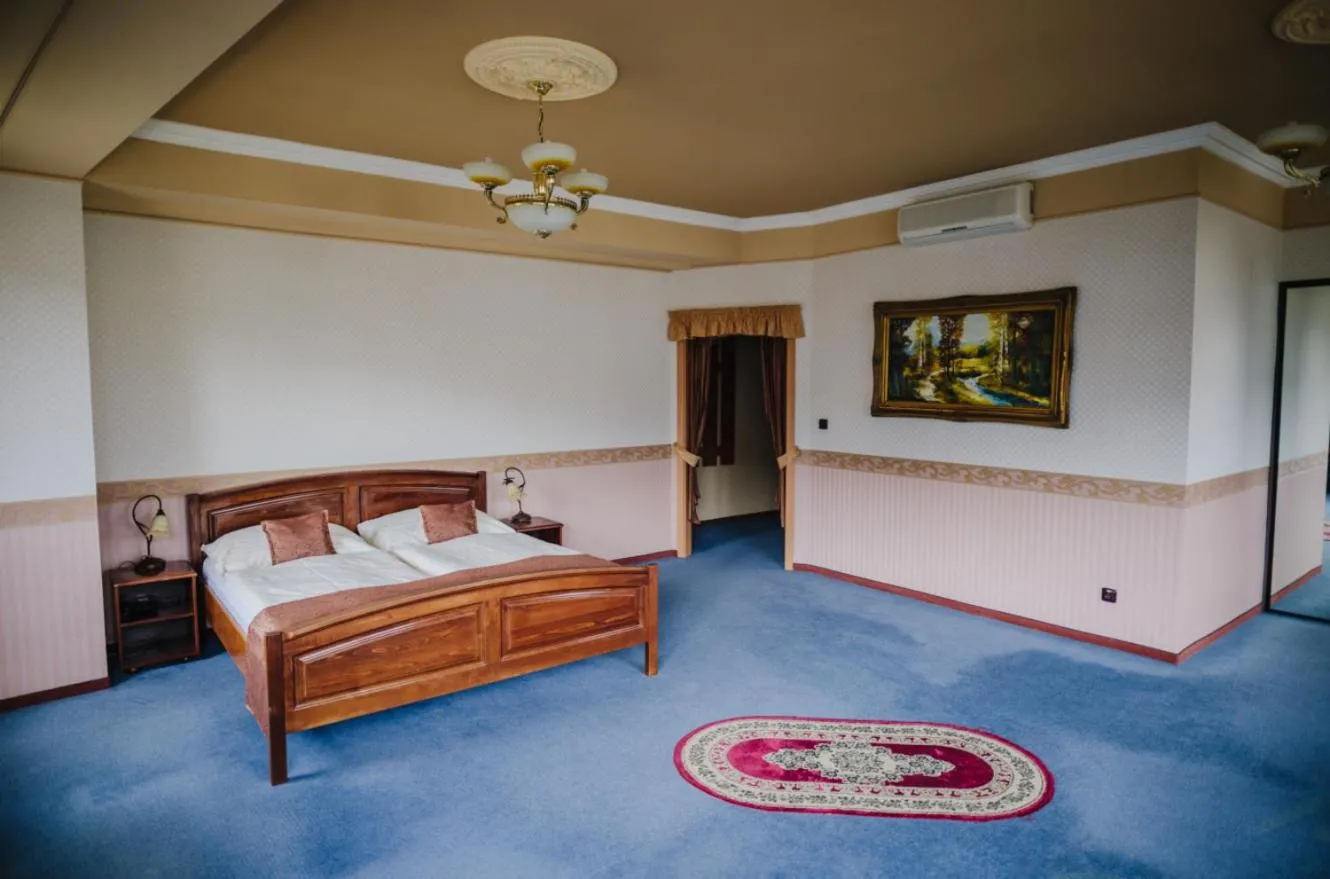 Decorative detail, Bed in Hotel Gloria Palac