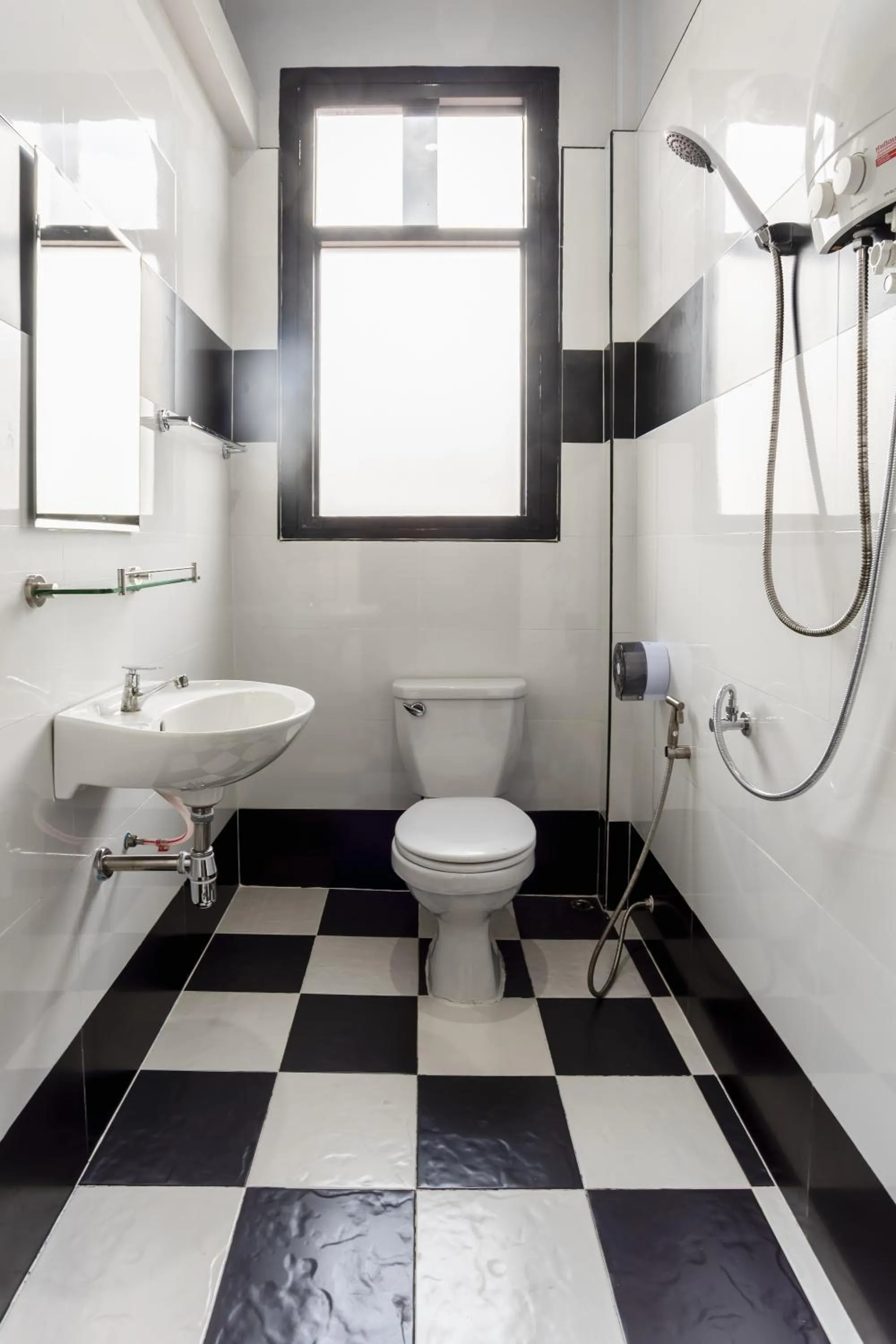 Shower in Udomsuk Hotel