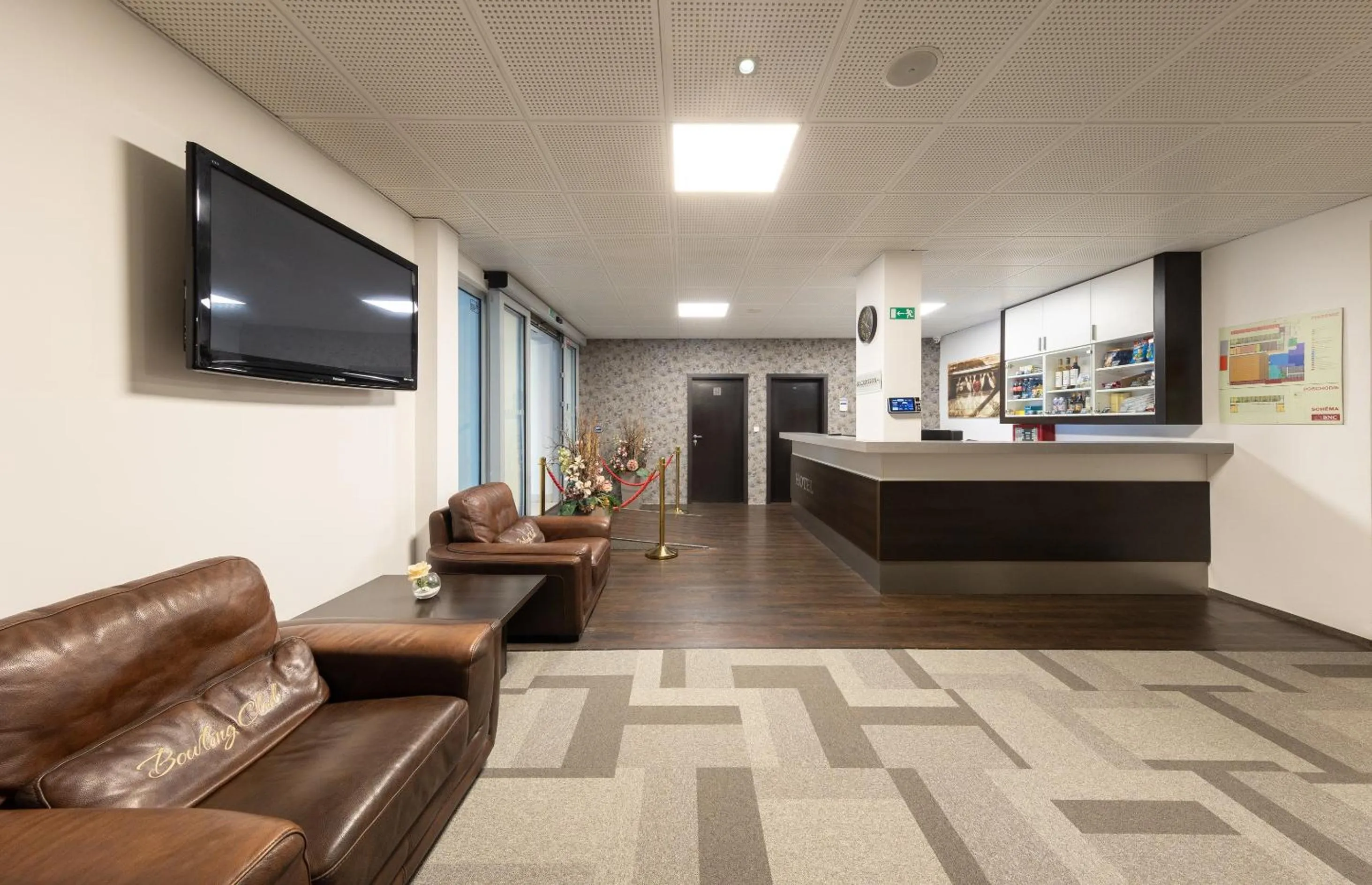 Lobby or reception in BNC Hotel - Restaurant - Bowling