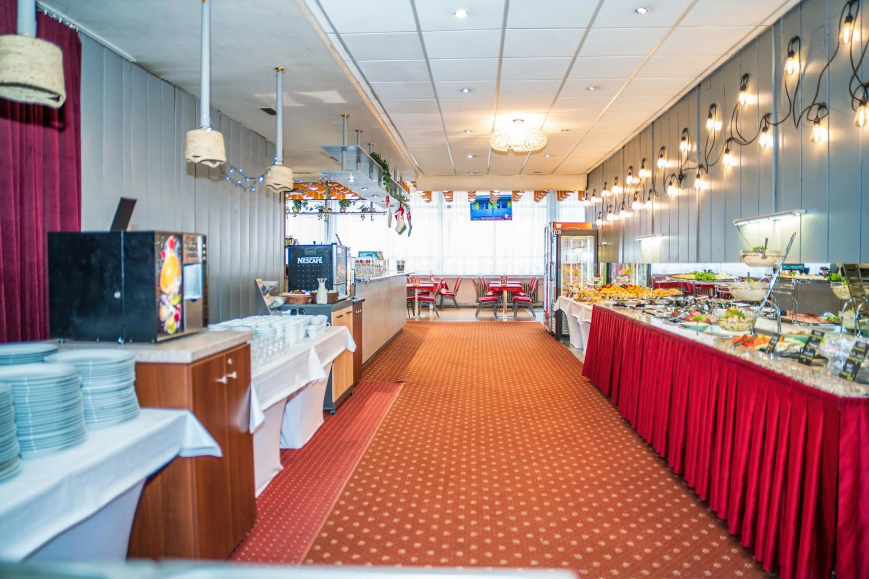 Restaurant/places to eat in Hotel Slovakia