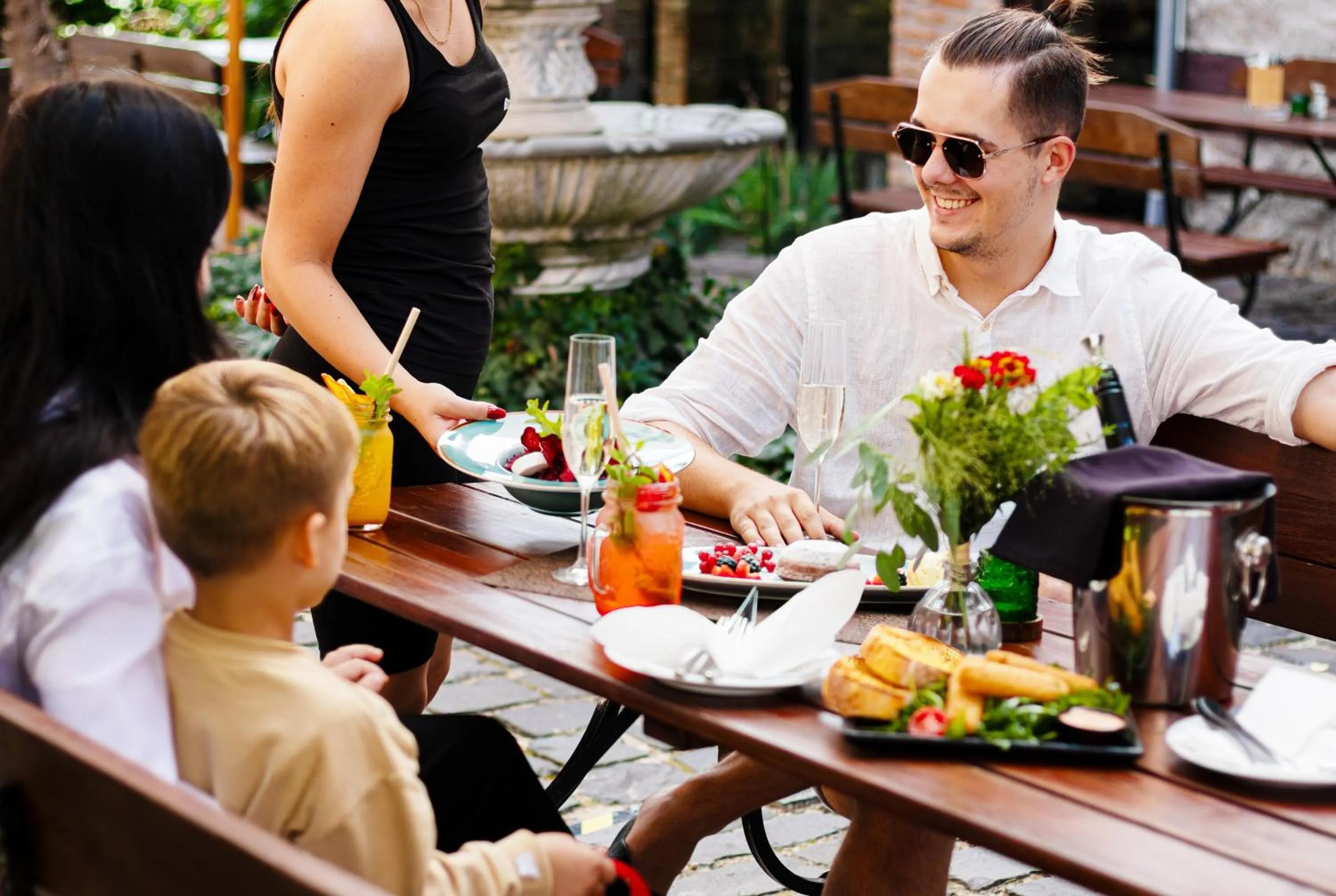 Restaurant/places to eat in Penzión Wellness & Restaurant Zoborská, free parking