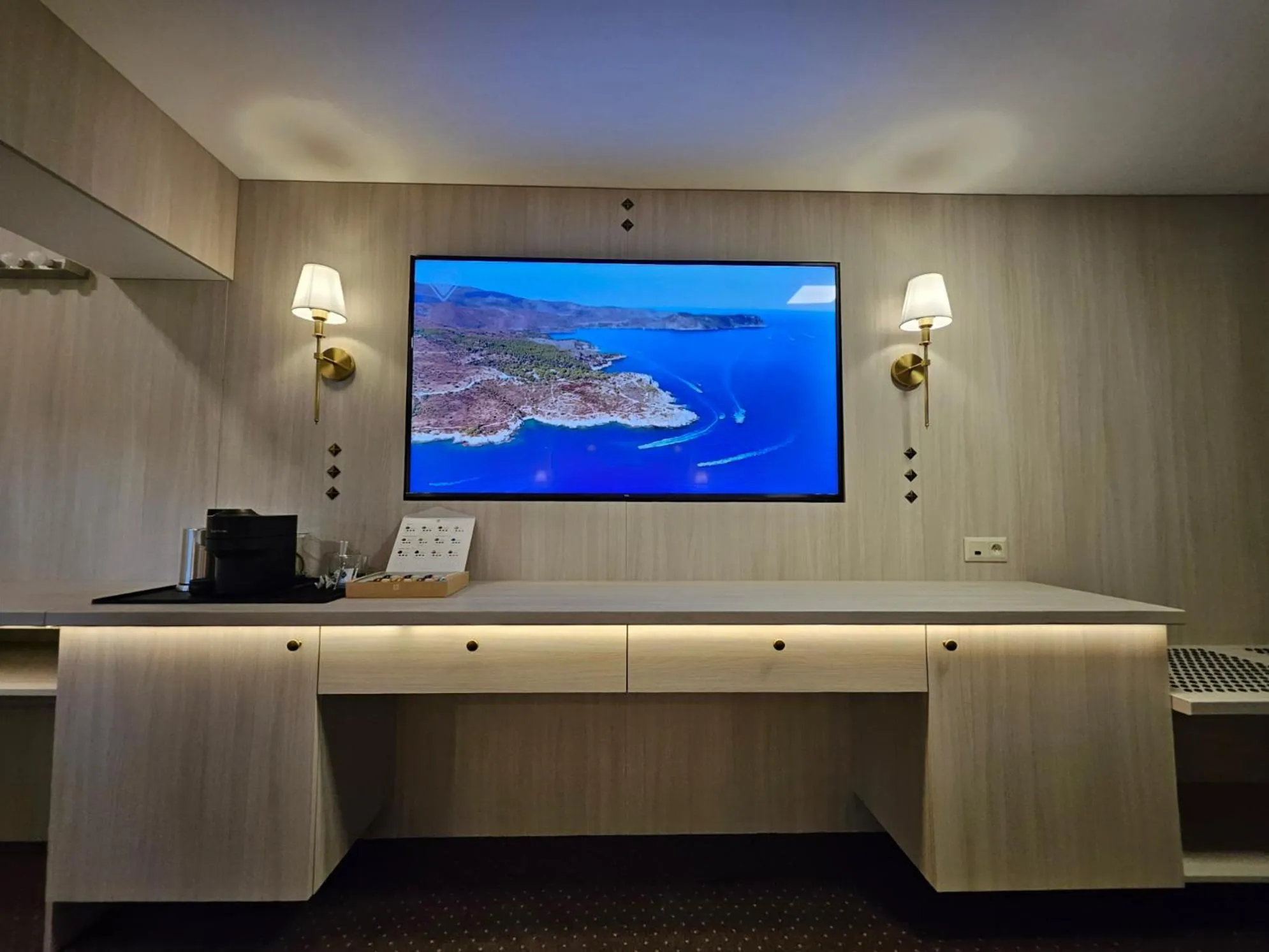 TV and multimedia in Penzión Wellness & Restaurant Zoborská, free parking