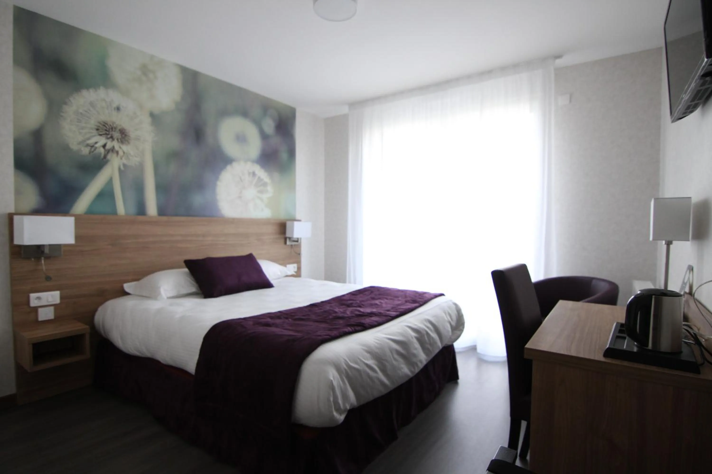 Bedroom, Bed in Logis Hôtel - La Chambre d'Amiens