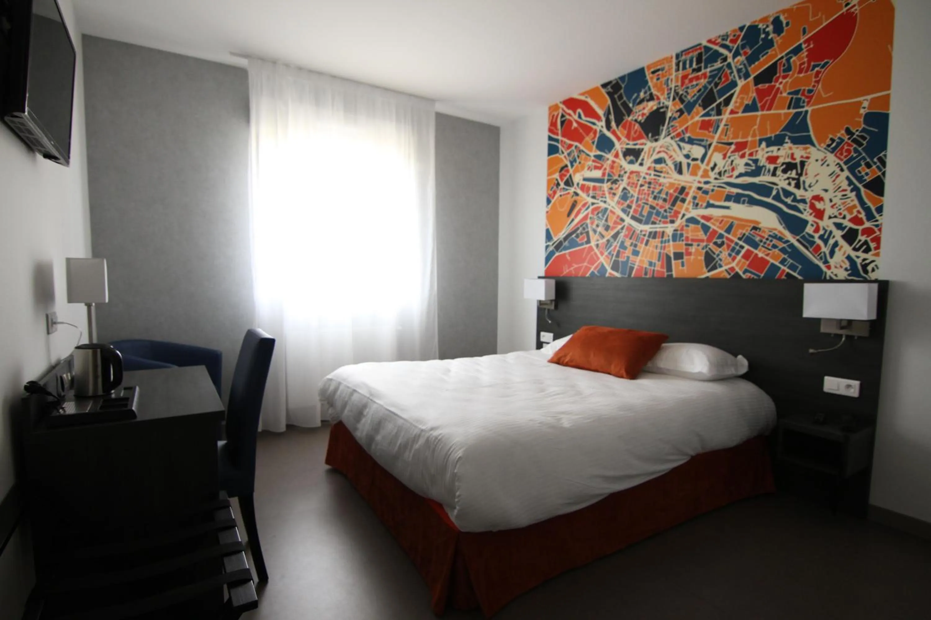 Bedroom, Bed in Logis Hôtel - La Chambre d'Amiens