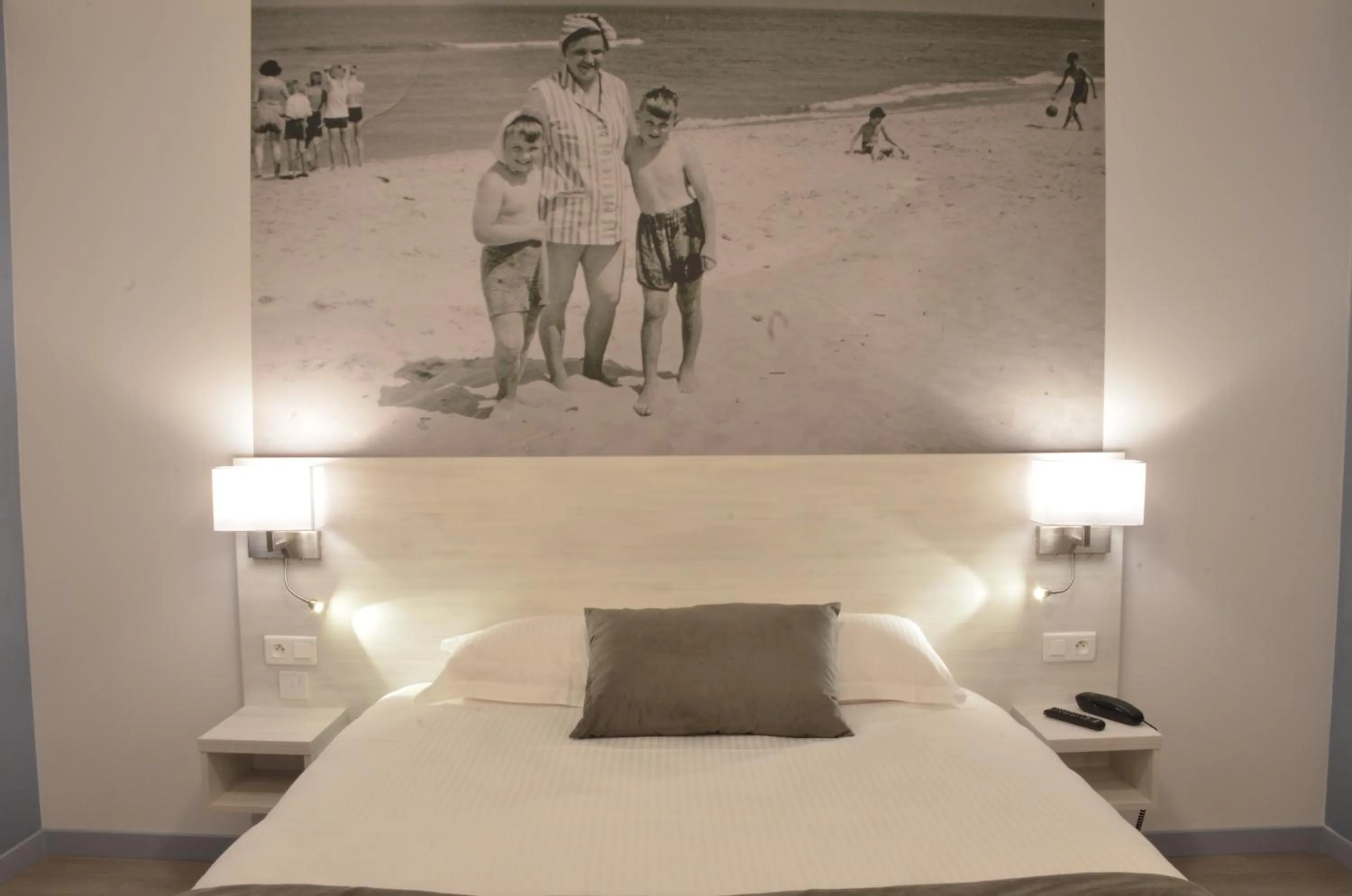 Bedroom, Bed in Logis Hôtel - La Chambre d'Amiens