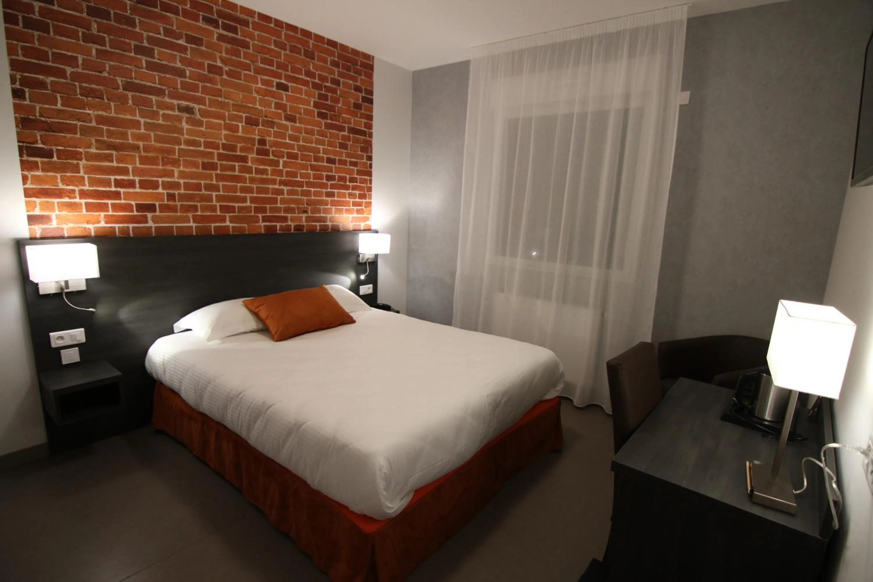 Bedroom, Bed in Logis Hôtel - La Chambre d'Amiens