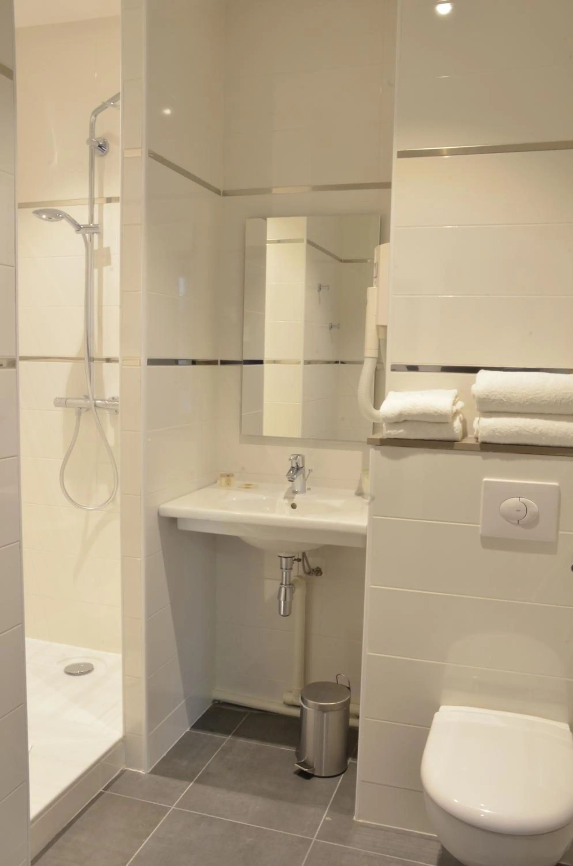 Bathroom in Logis Hôtel - La Chambre d'Amiens