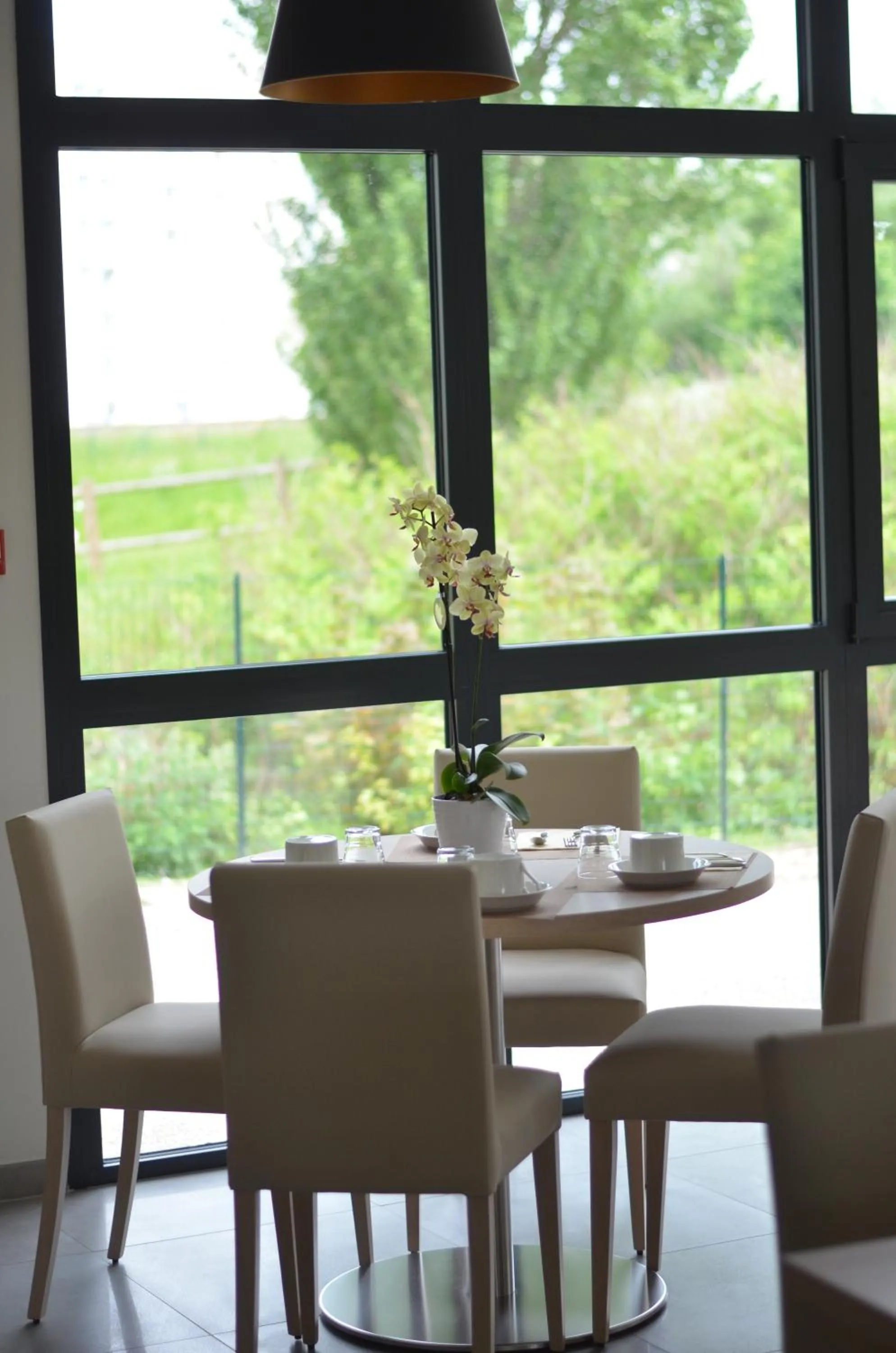 Restaurant/places to eat in Logis Hôtel - La Chambre d'Amiens