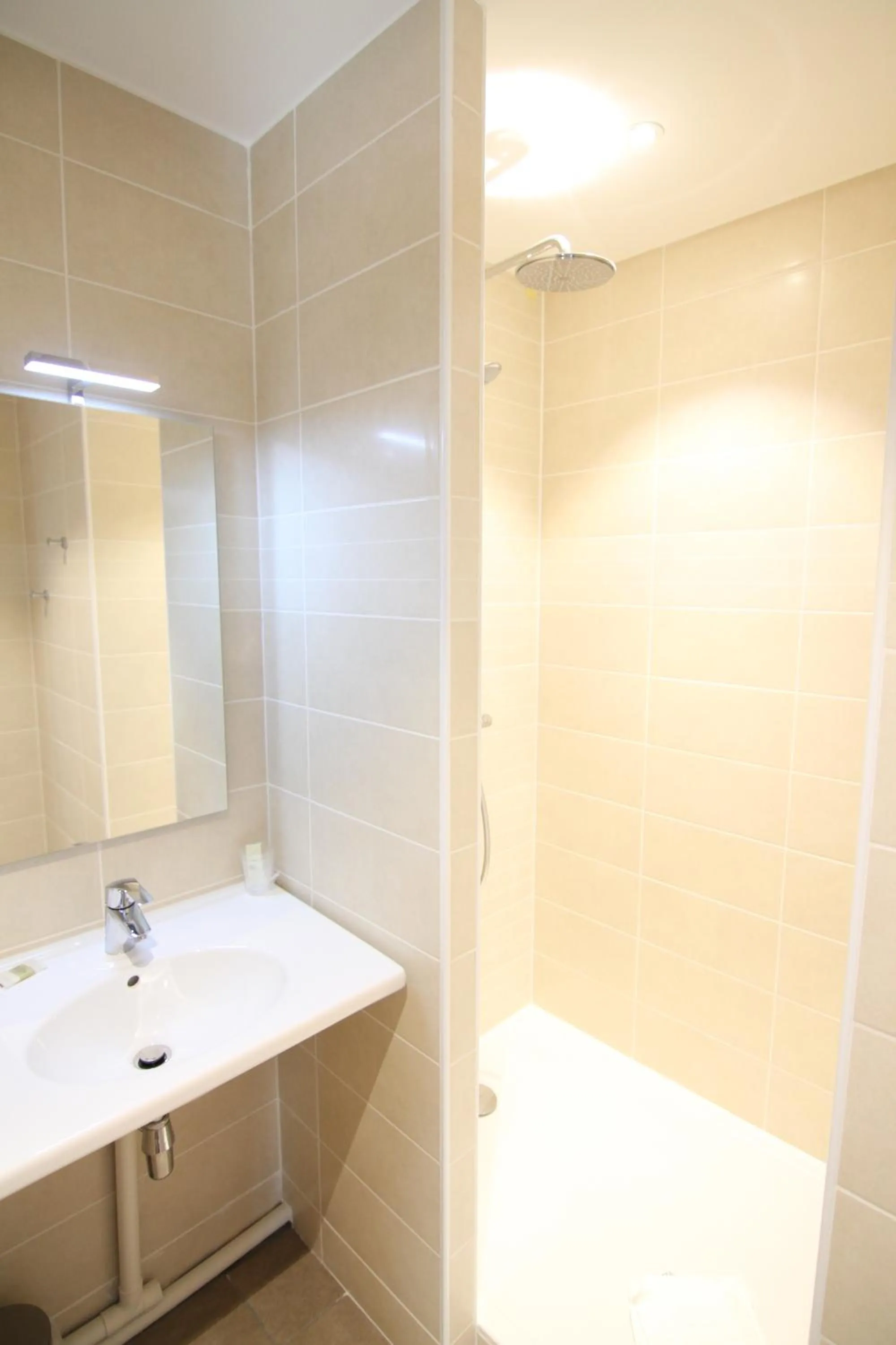 Bedroom in Logis Hôtel - La Chambre d'Amiens