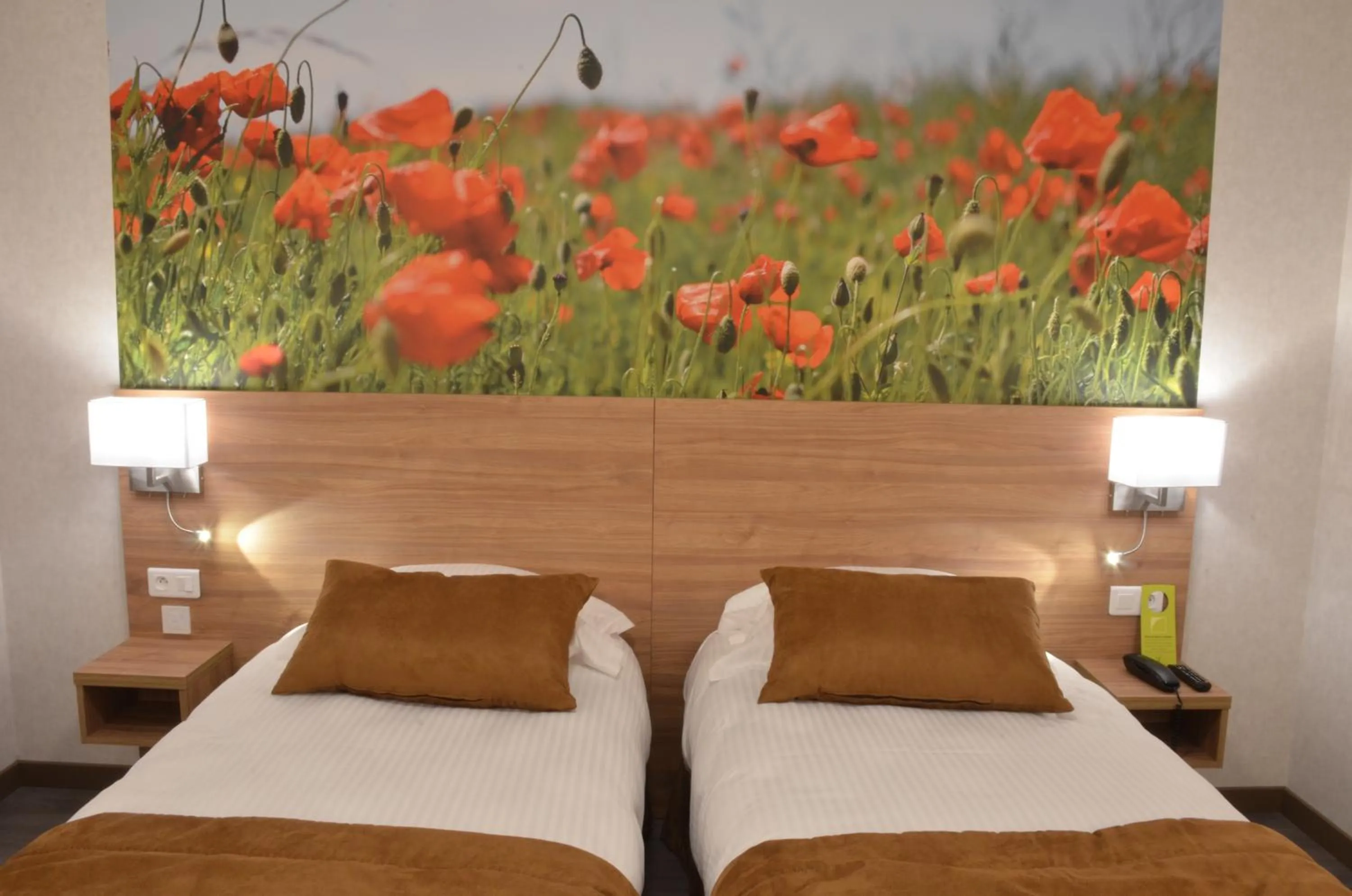 Bedroom, Bed in Logis Hôtel - La Chambre d'Amiens