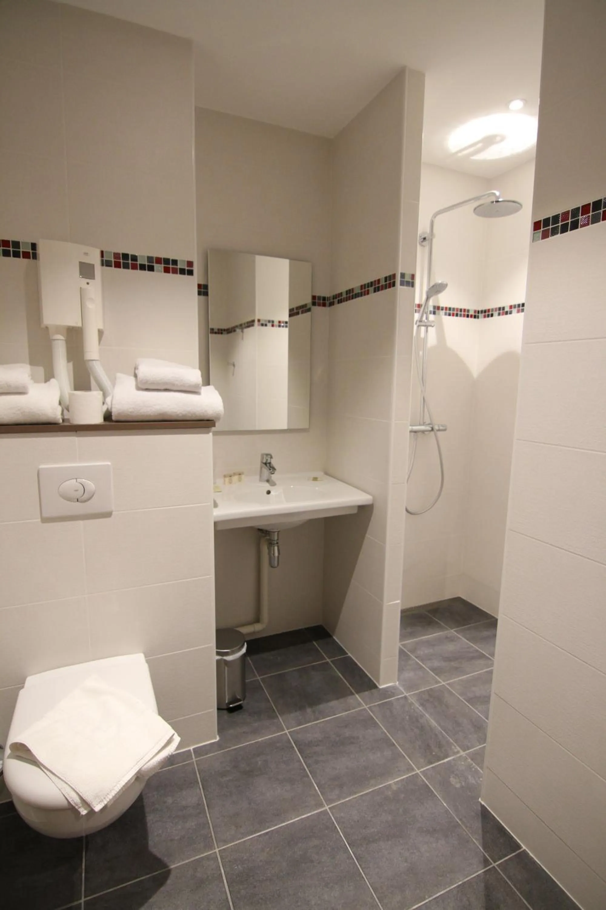 Bathroom in Logis Hôtel - La Chambre d'Amiens