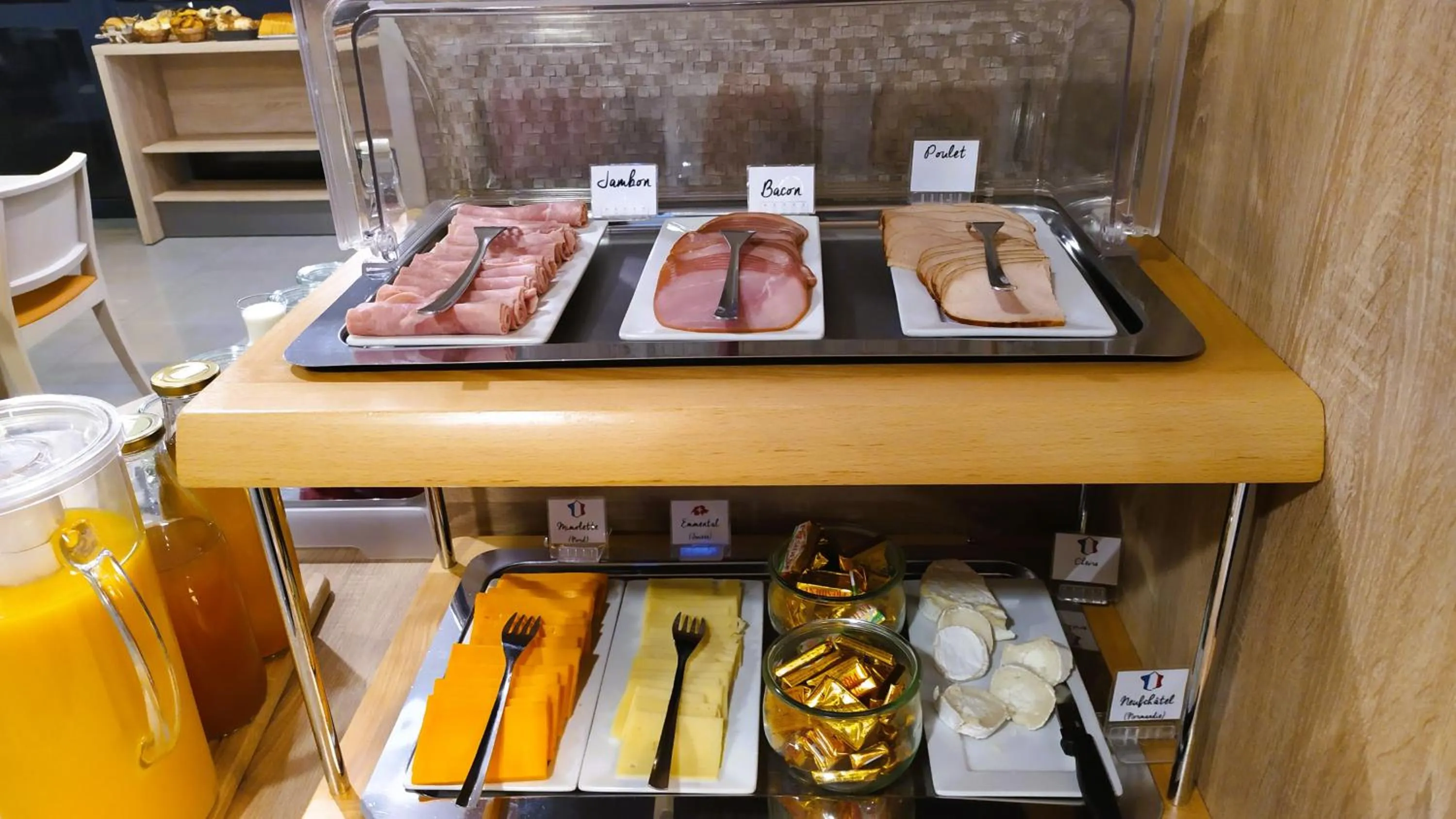 Breakfast in Logis Hôtel - La Chambre d'Amiens