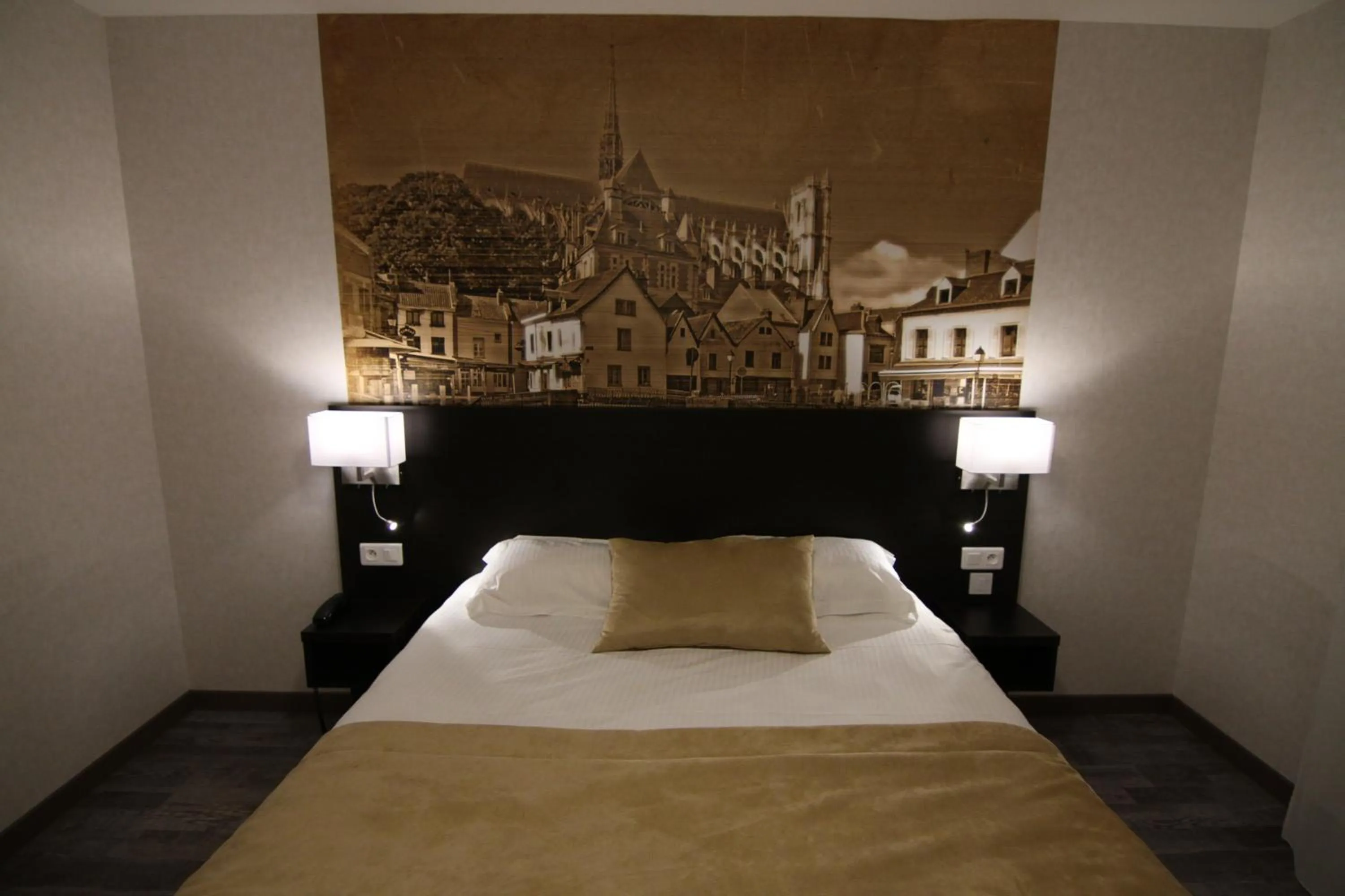 Photo of the whole room, Bed in Logis Hôtel - La Chambre d'Amiens