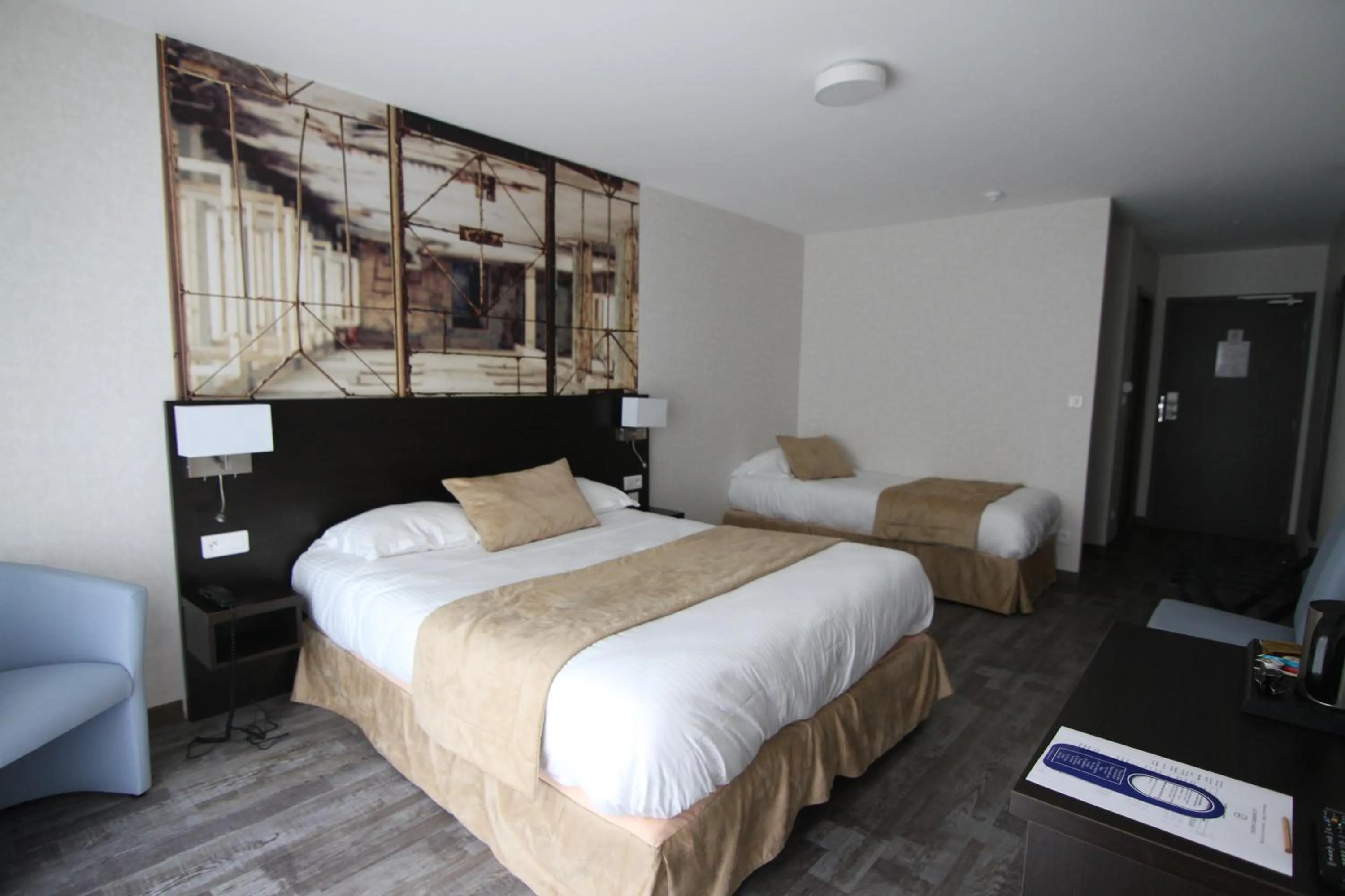 Photo of the whole room, Bed in Logis Hôtel - La Chambre d'Amiens