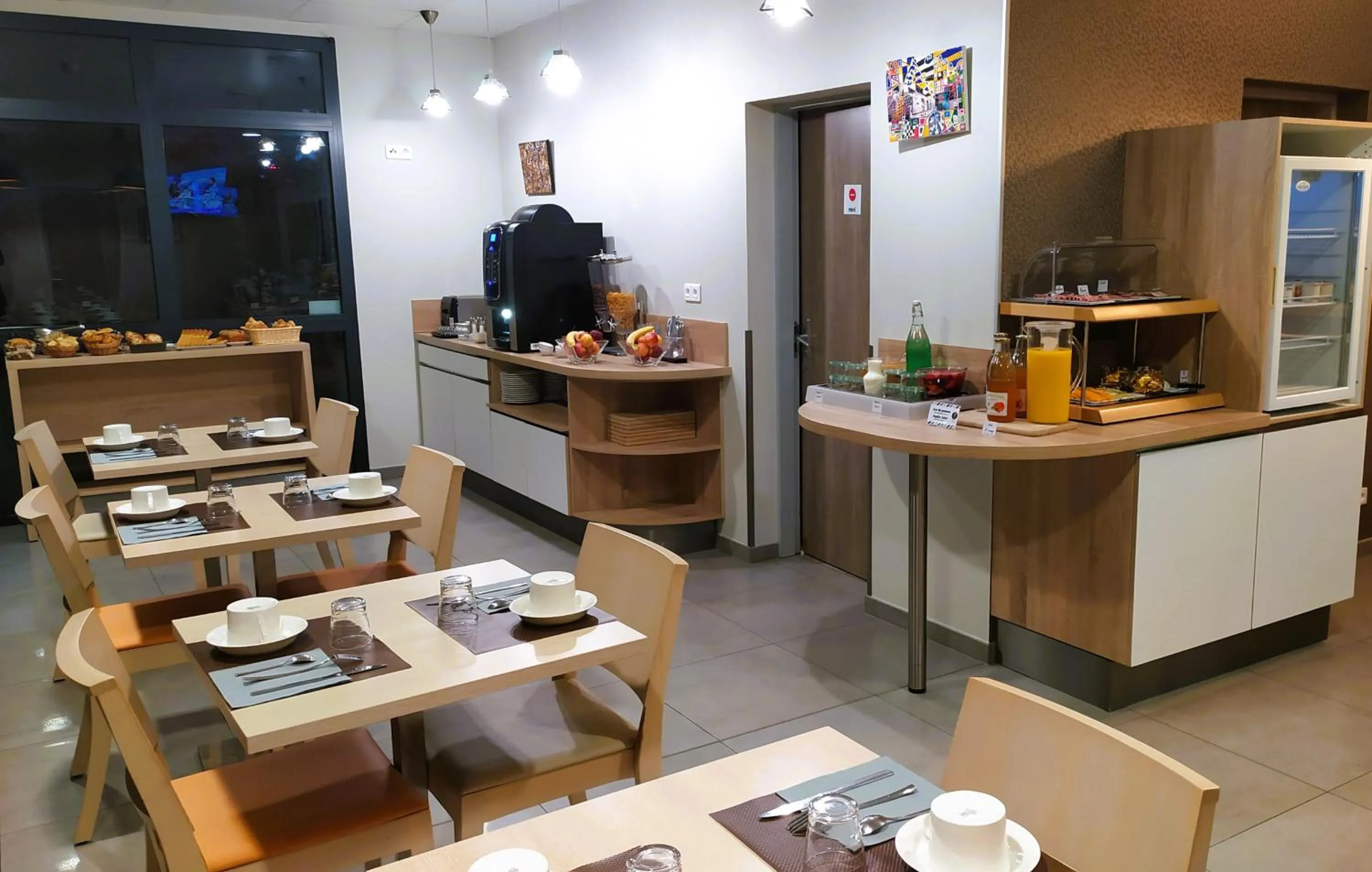 Breakfast in Logis Hôtel - La Chambre d'Amiens