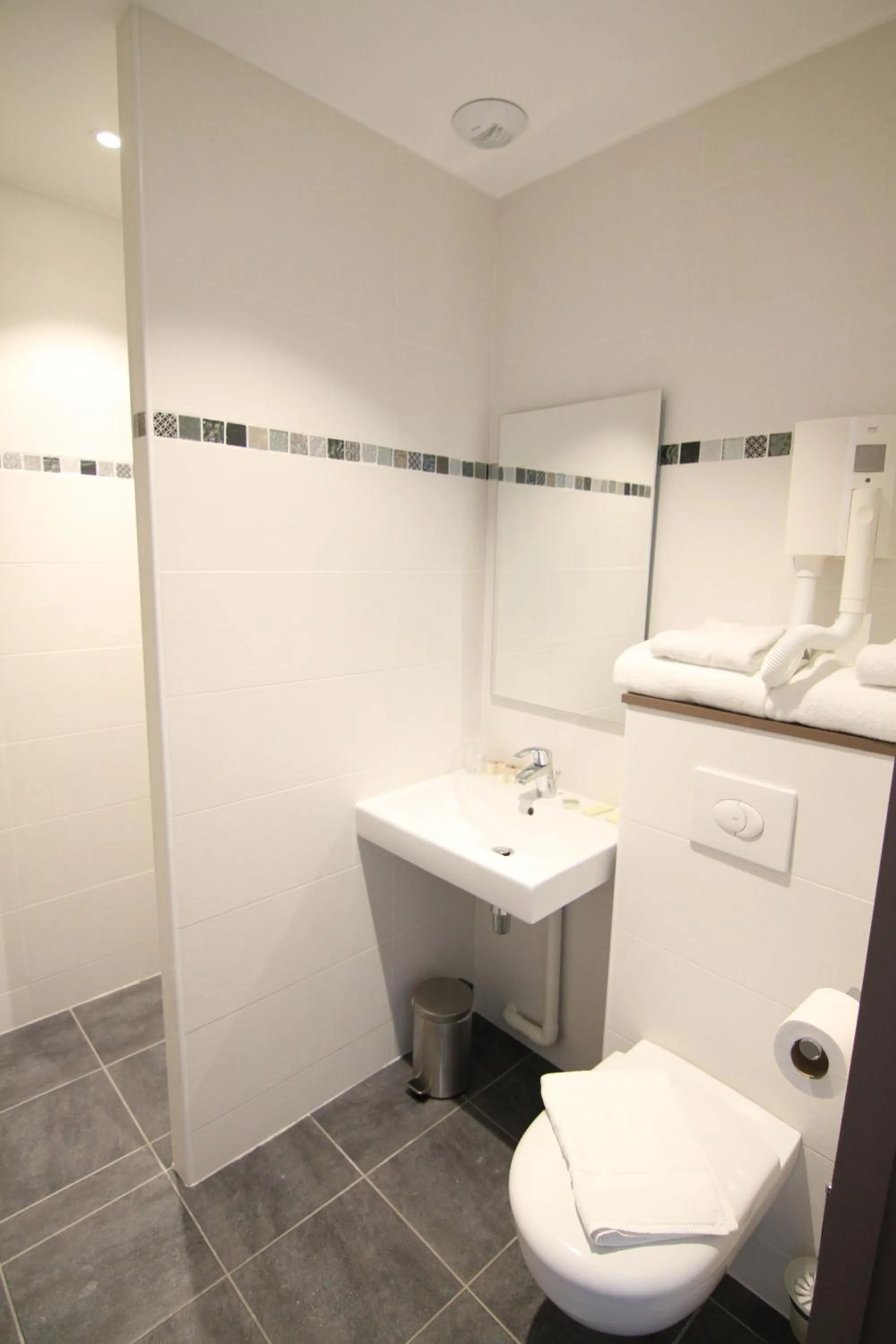 Bathroom in Logis Hôtel - La Chambre d'Amiens