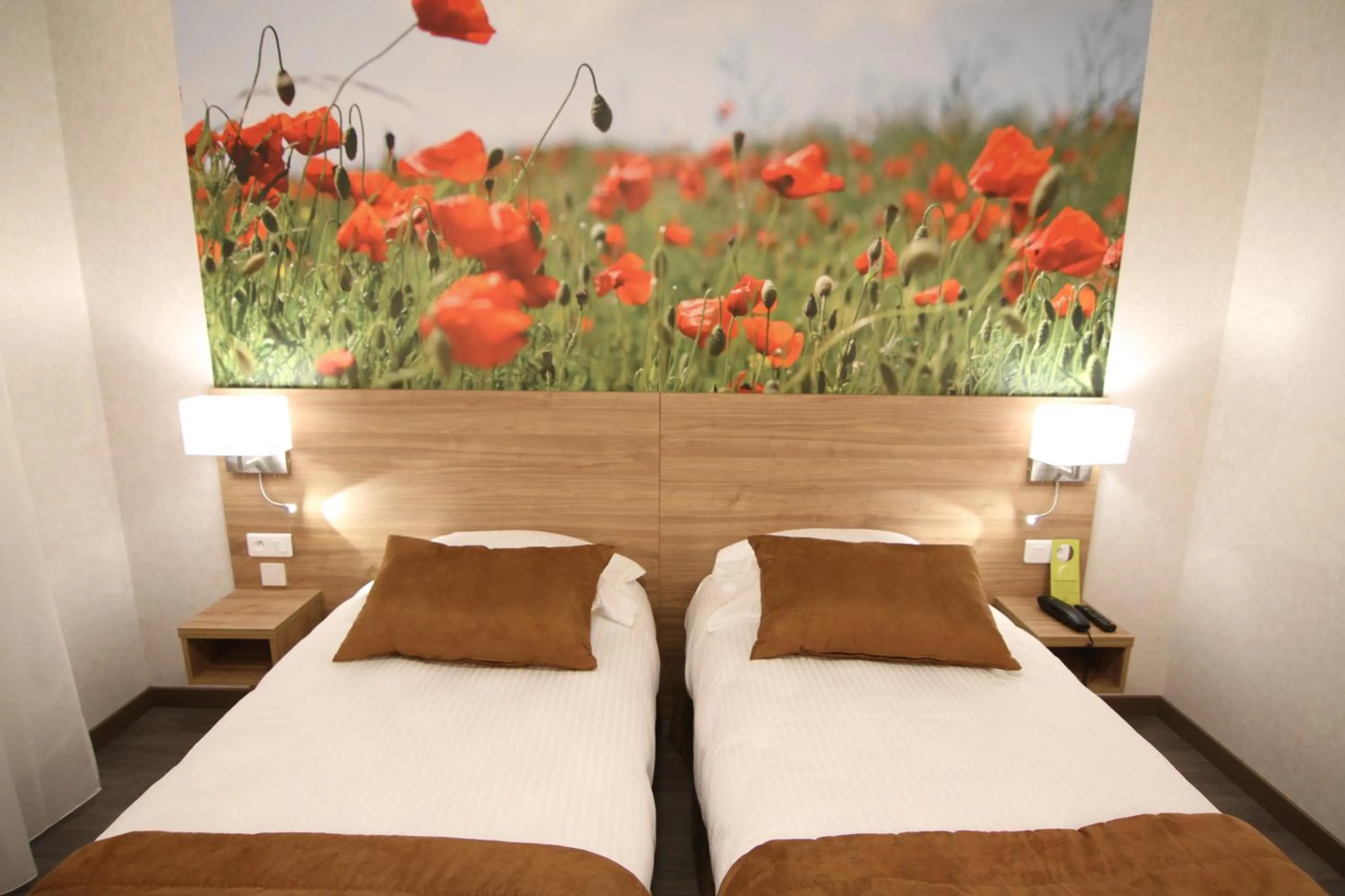 Bedroom, Bed in Logis Hôtel - La Chambre d'Amiens